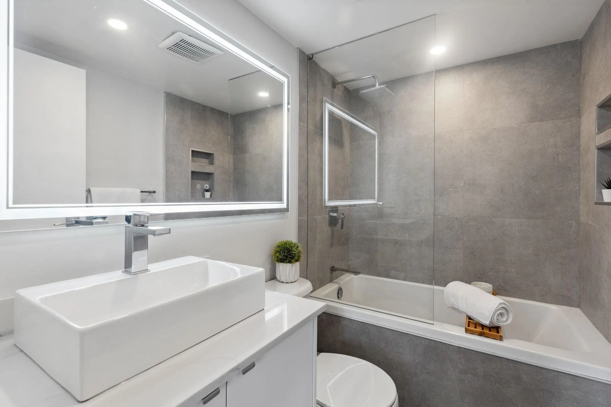 2406 1155 Seymour Street