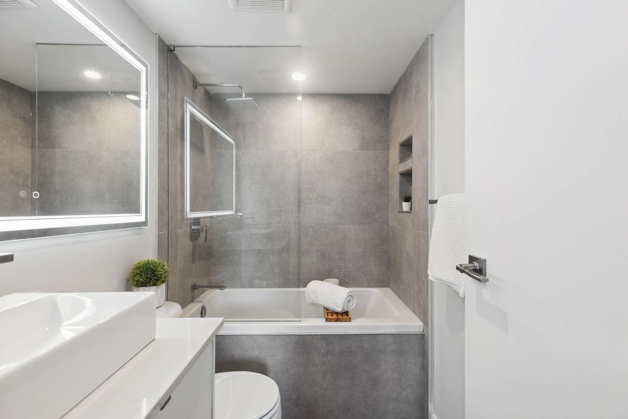 2406 1155 Seymour Street