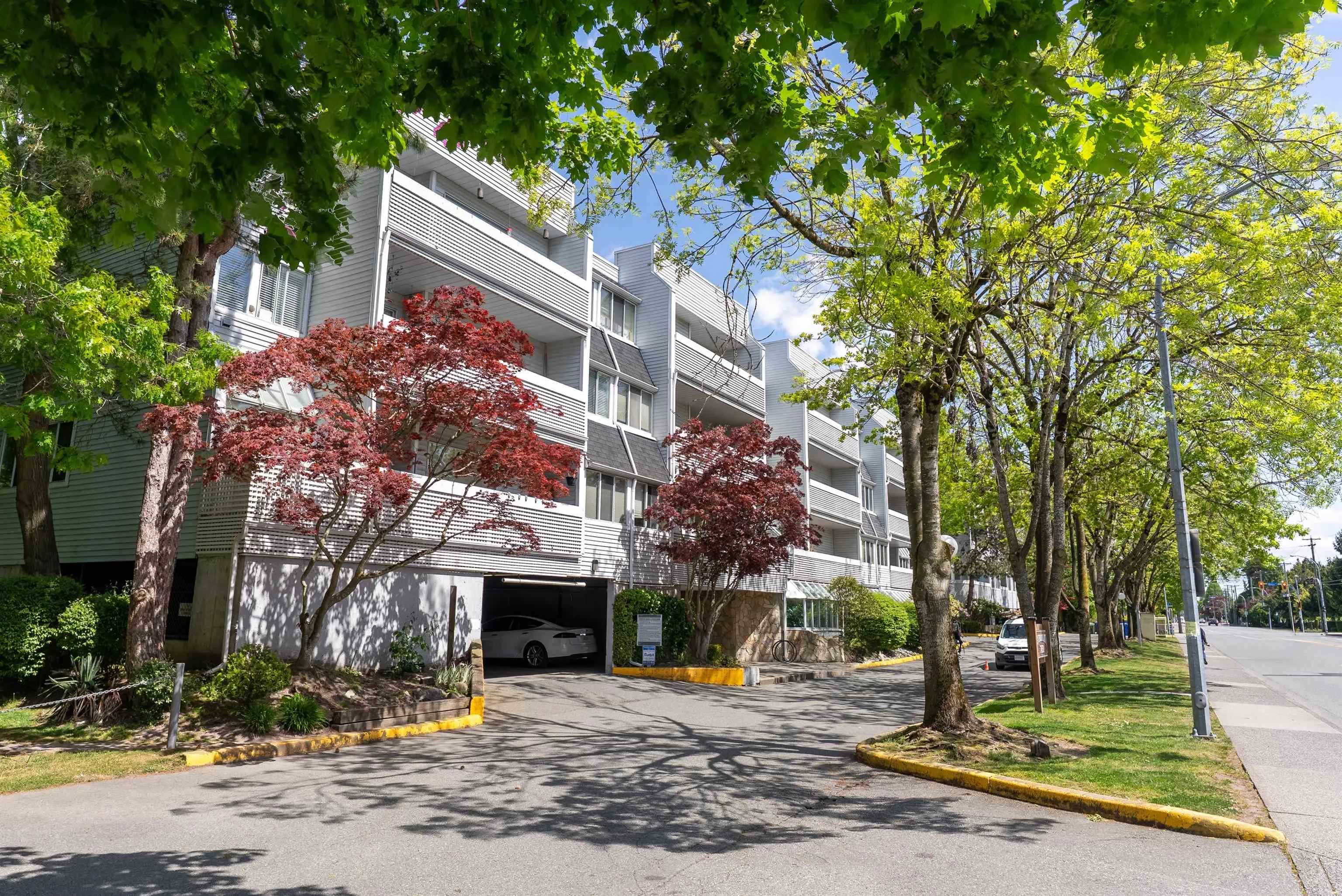 306 7431 Blundell Road