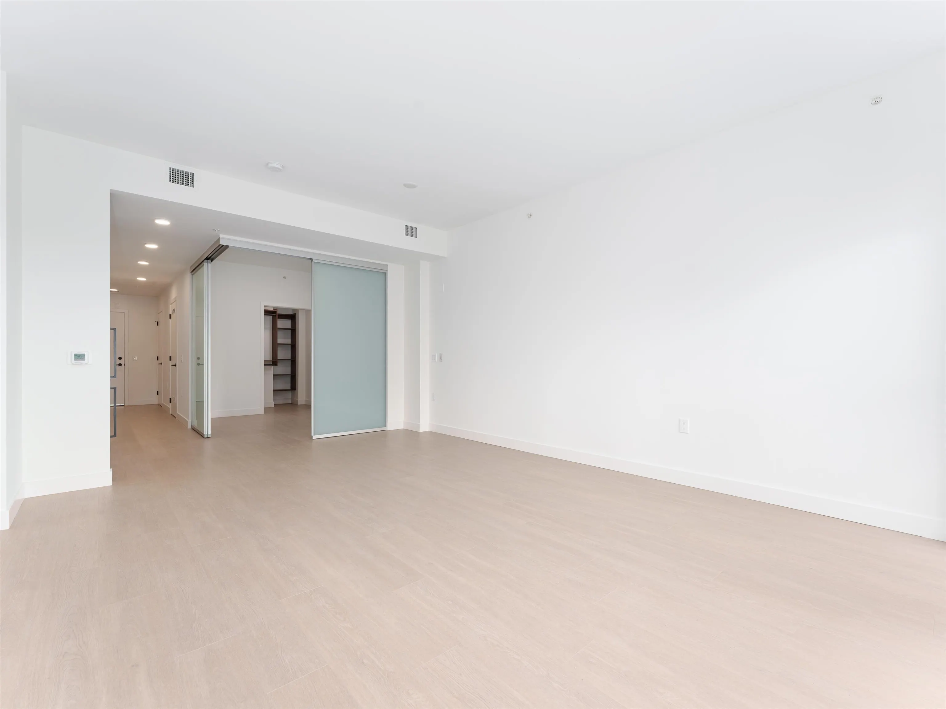 359 422 E 3rd Street