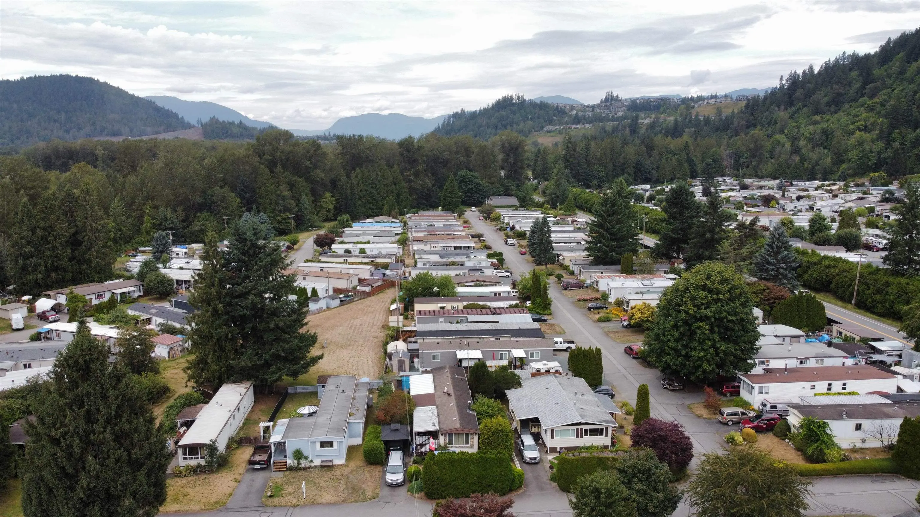 30 46484 Chilliwack Lake Road