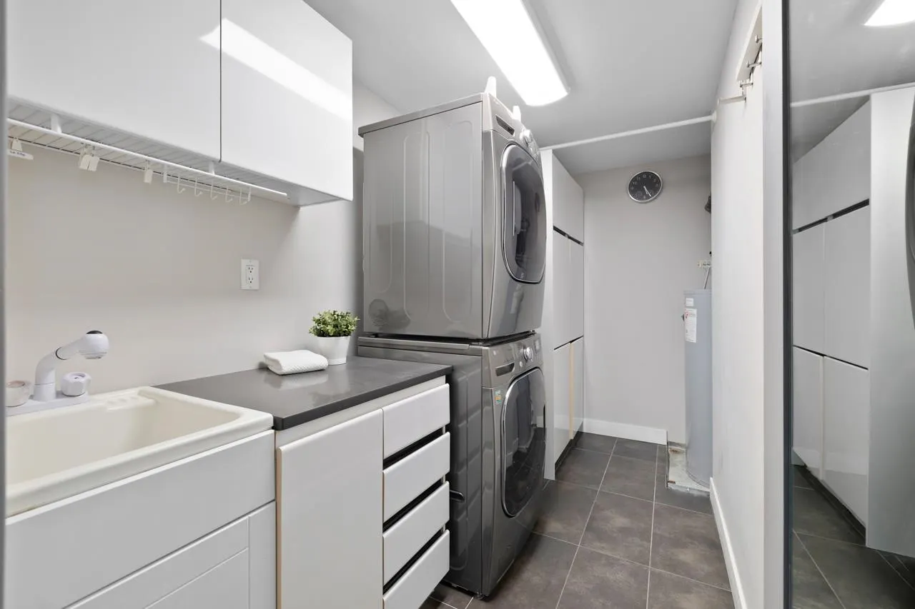 2302 1500 Howe Street