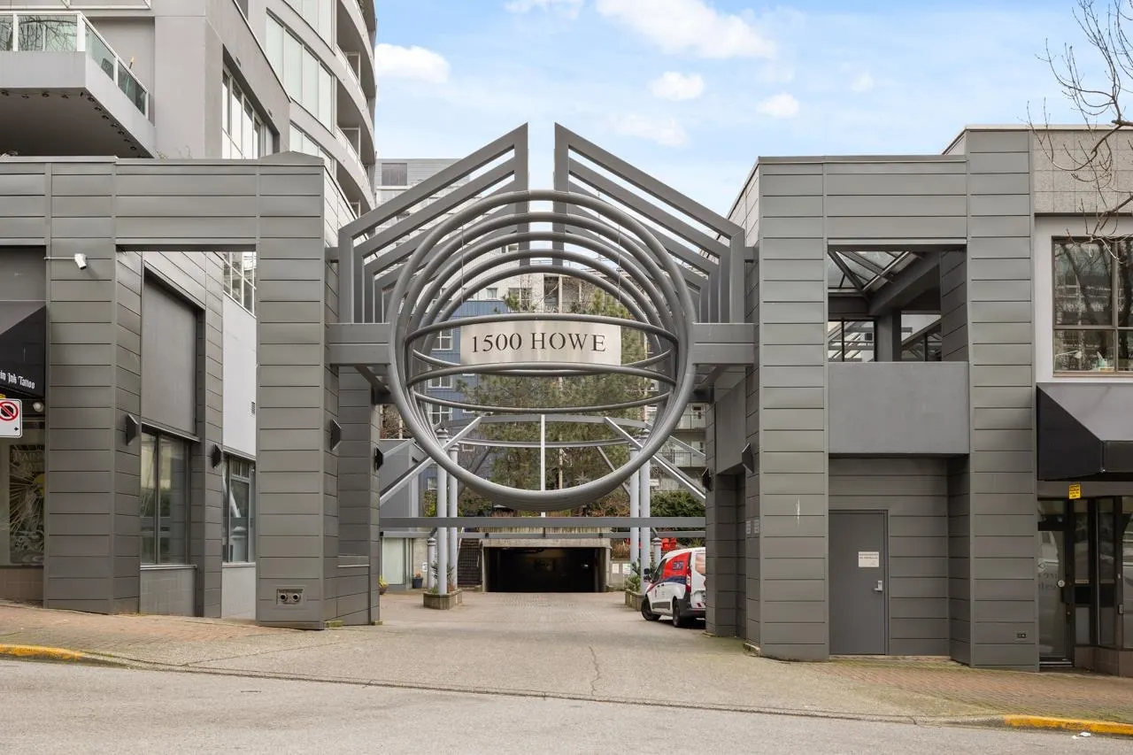 2302 1500 Howe Street