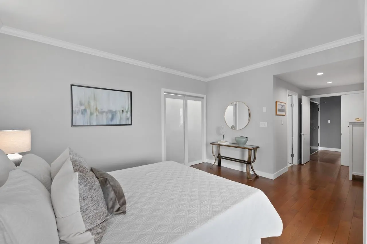 2302 1500 Howe Street