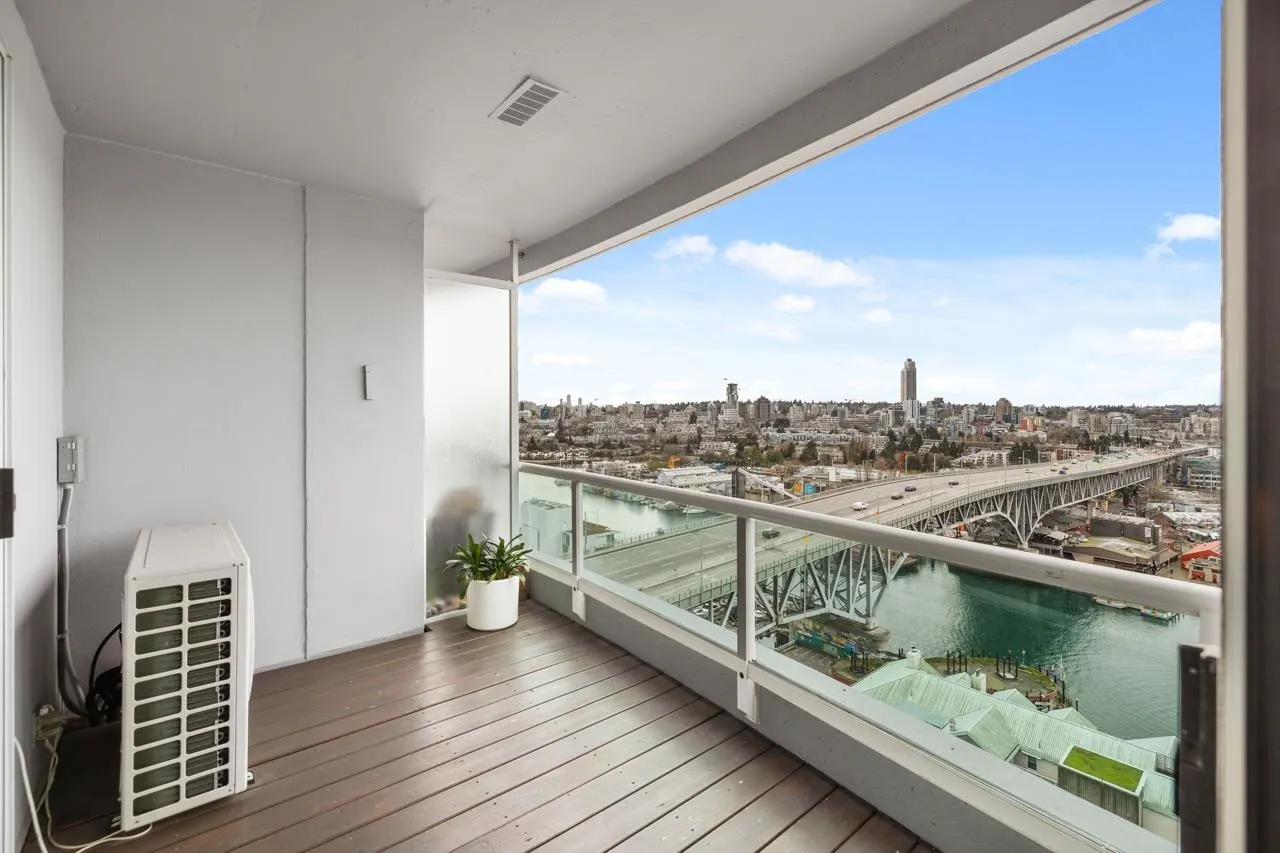 2302 1500 Howe Street