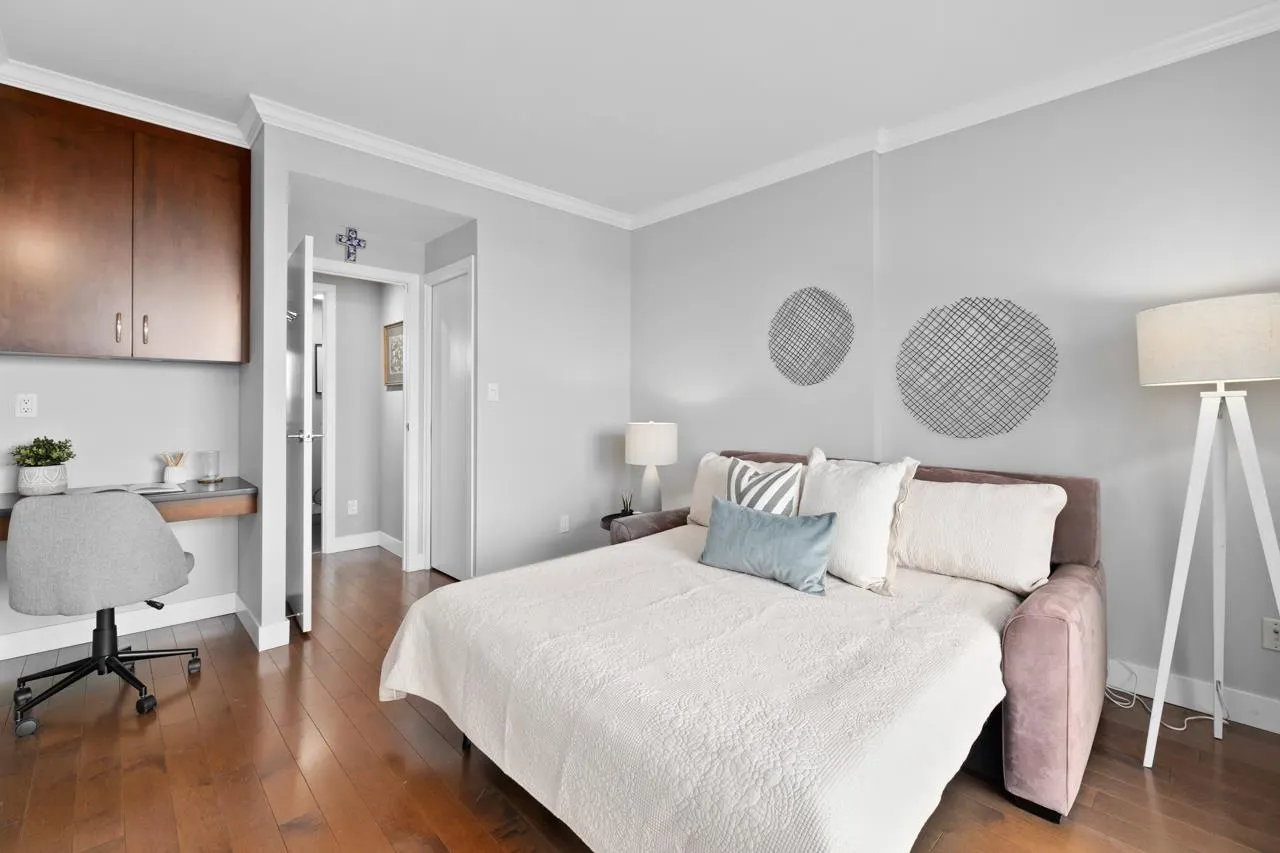 2302 1500 Howe Street