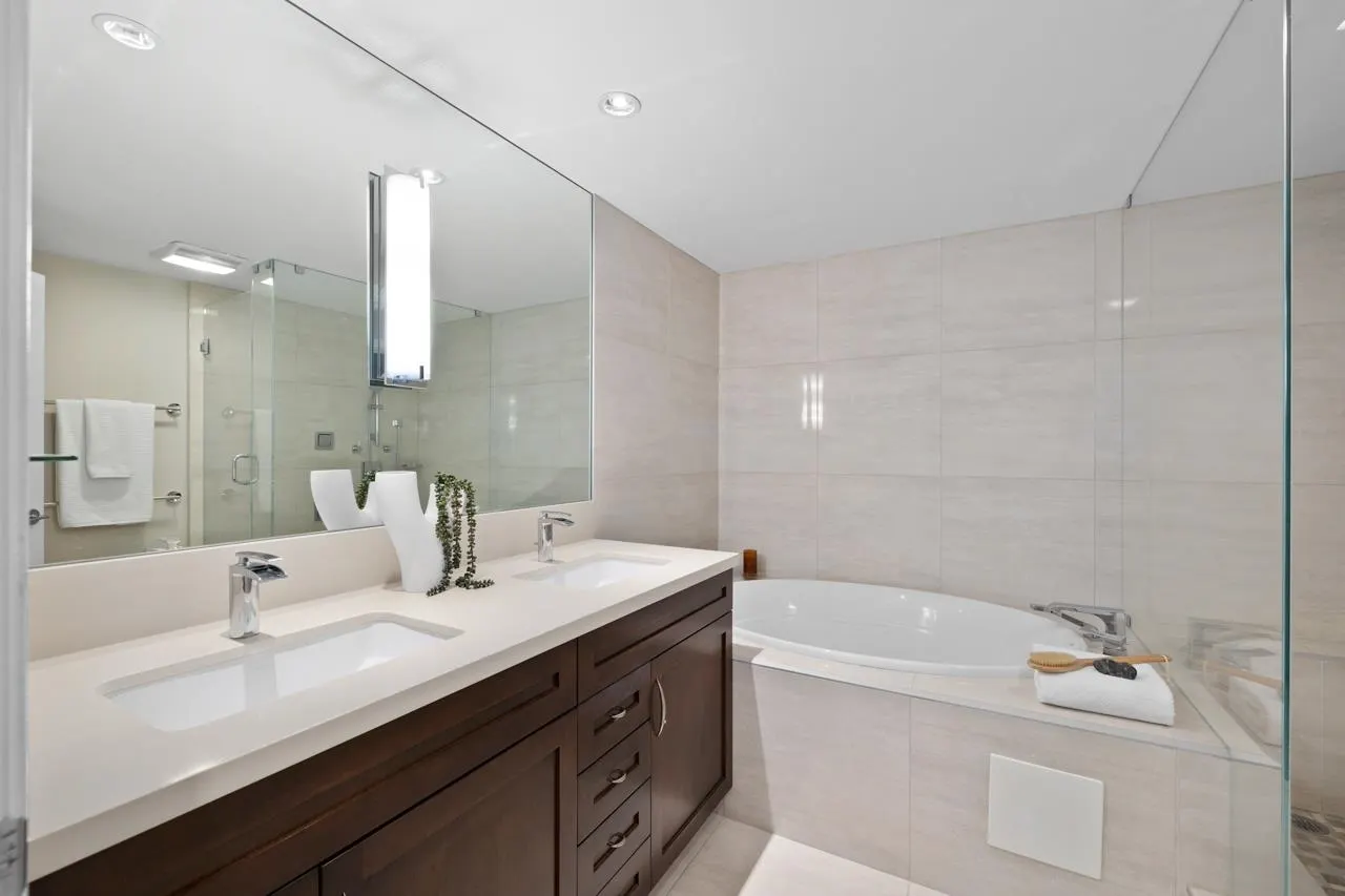 2302 1500 Howe Street