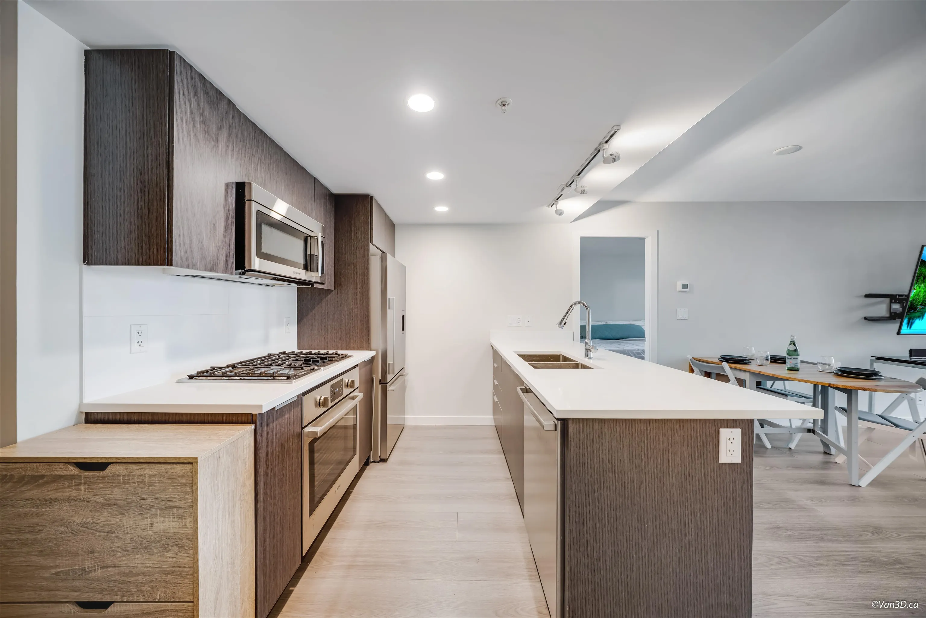 617 8699 Hazelbridge Way