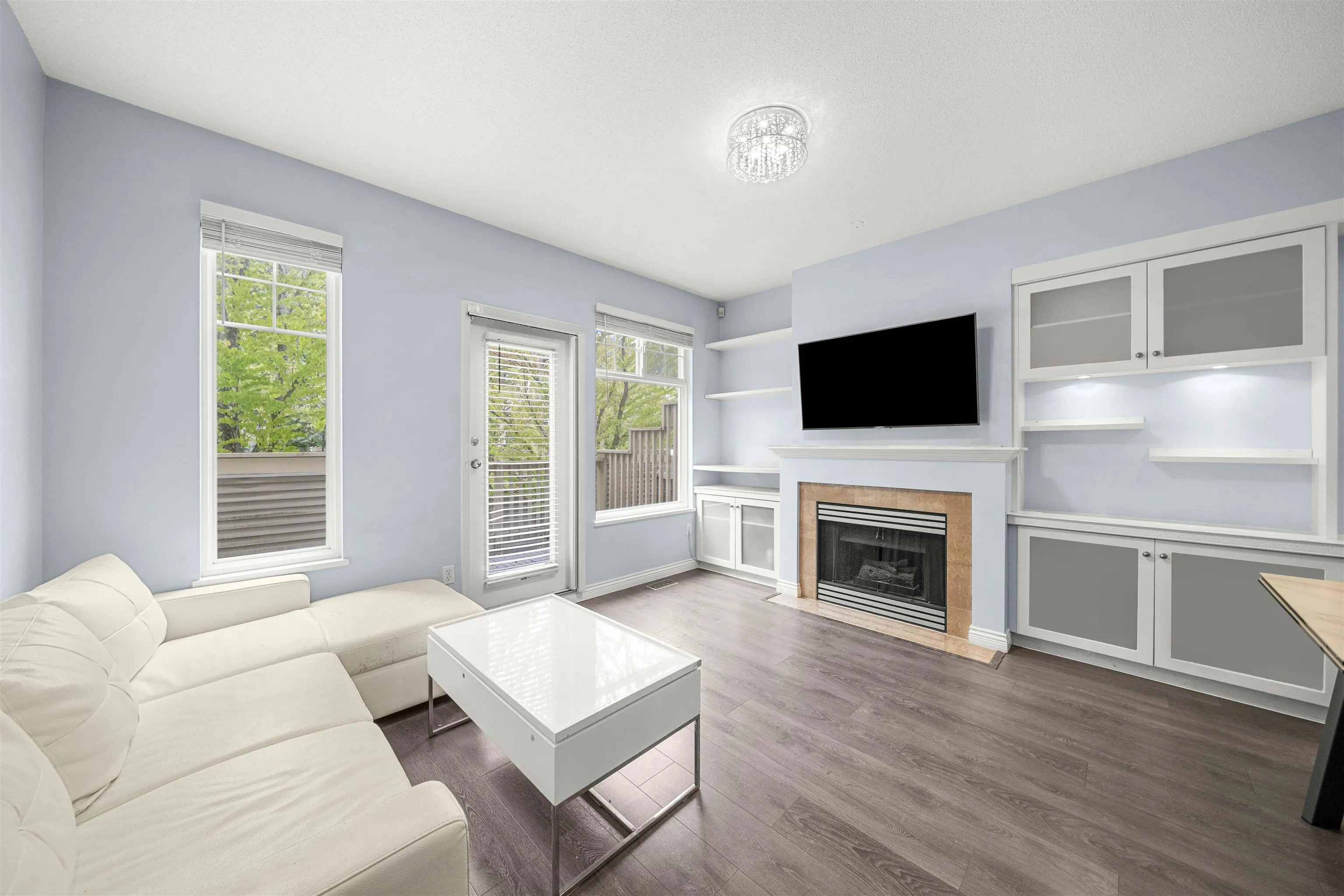 91 3711 Robson Court