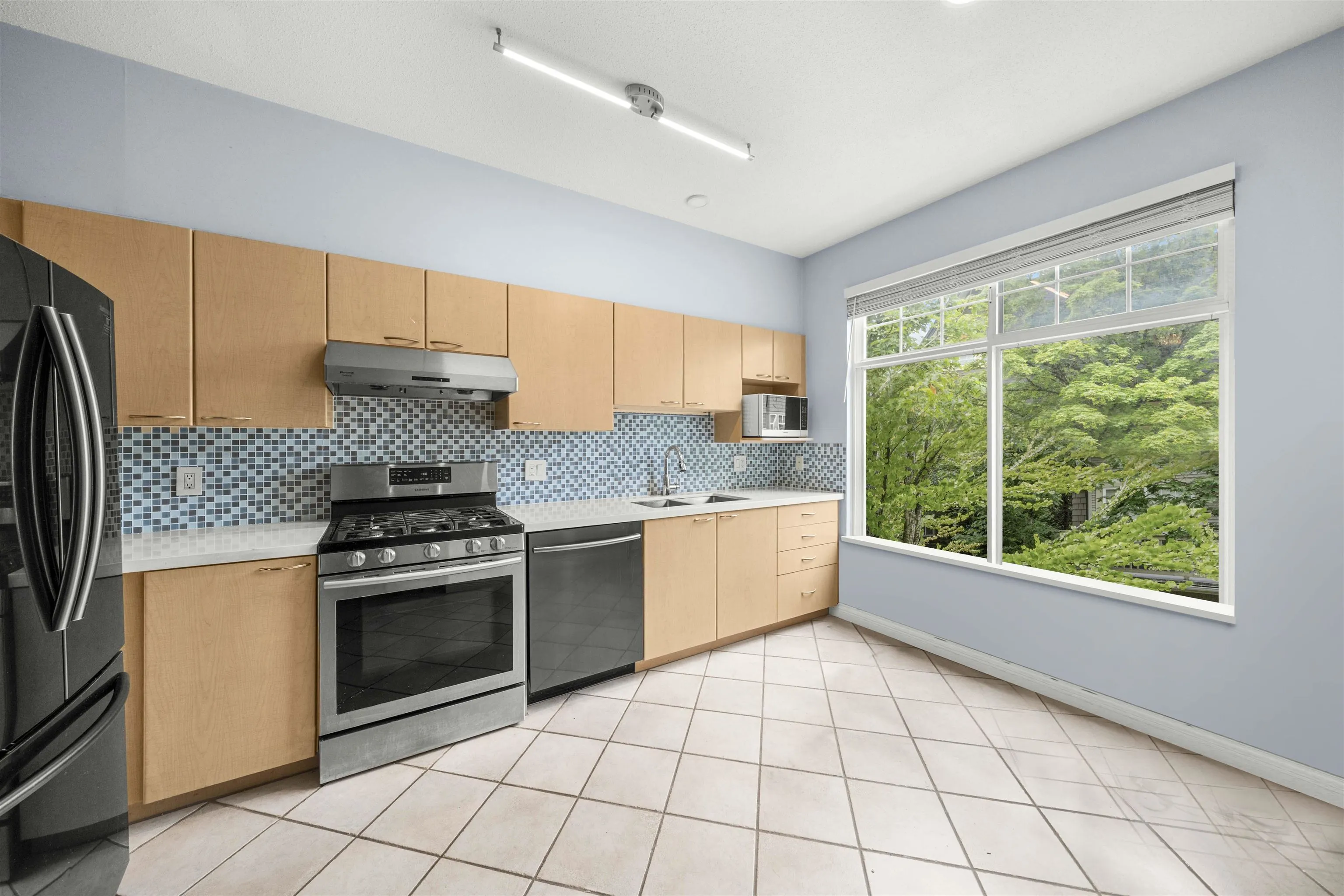 91 3711 Robson Court