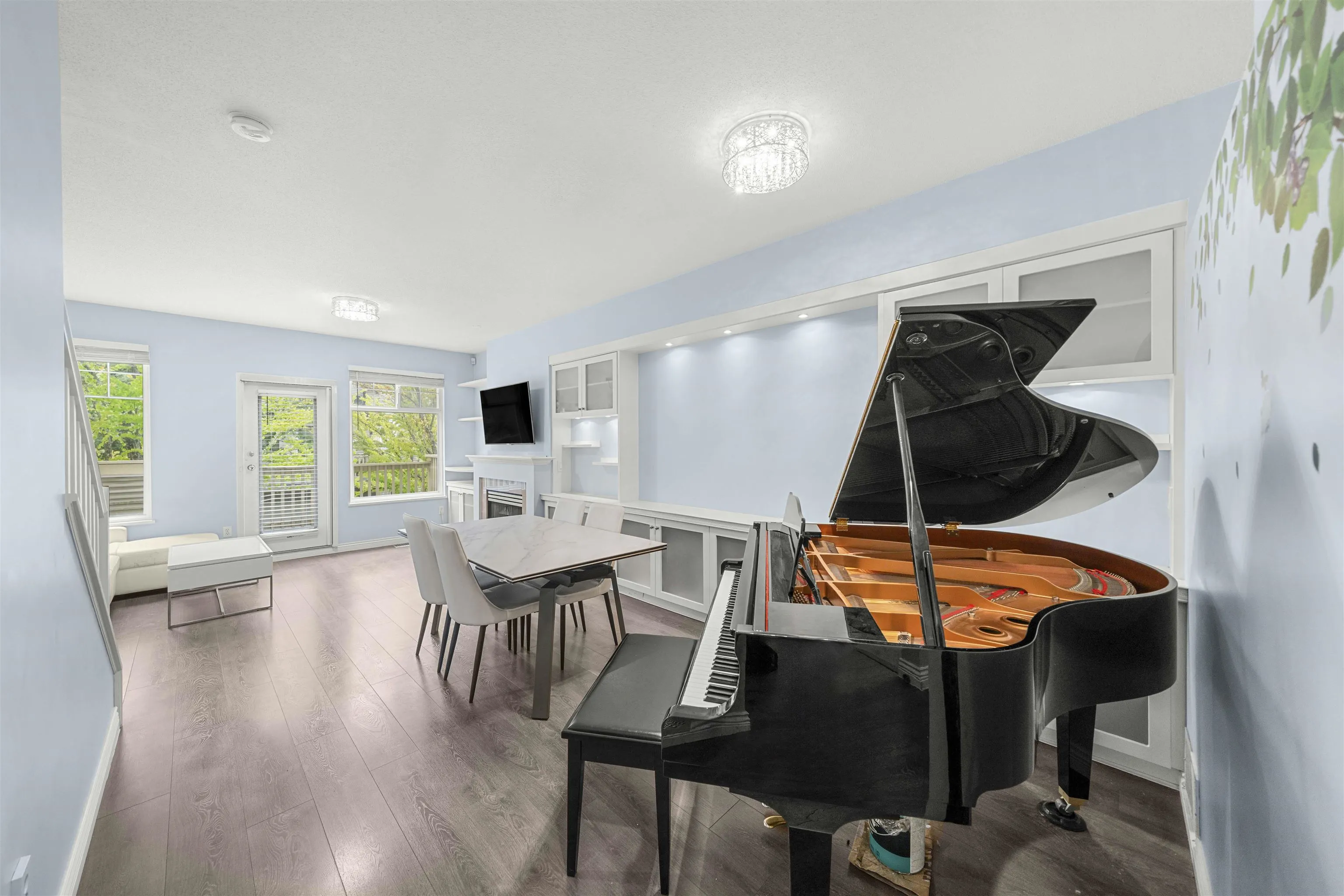 91 3711 Robson Court