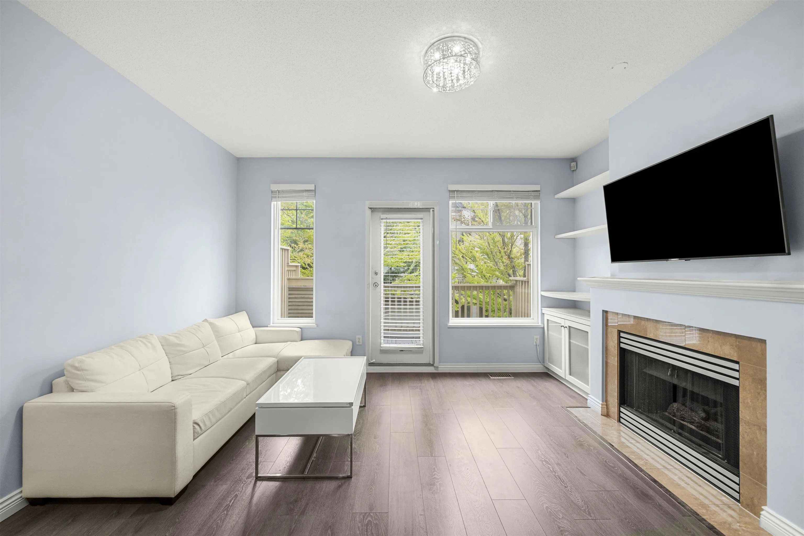 91 3711 Robson Court