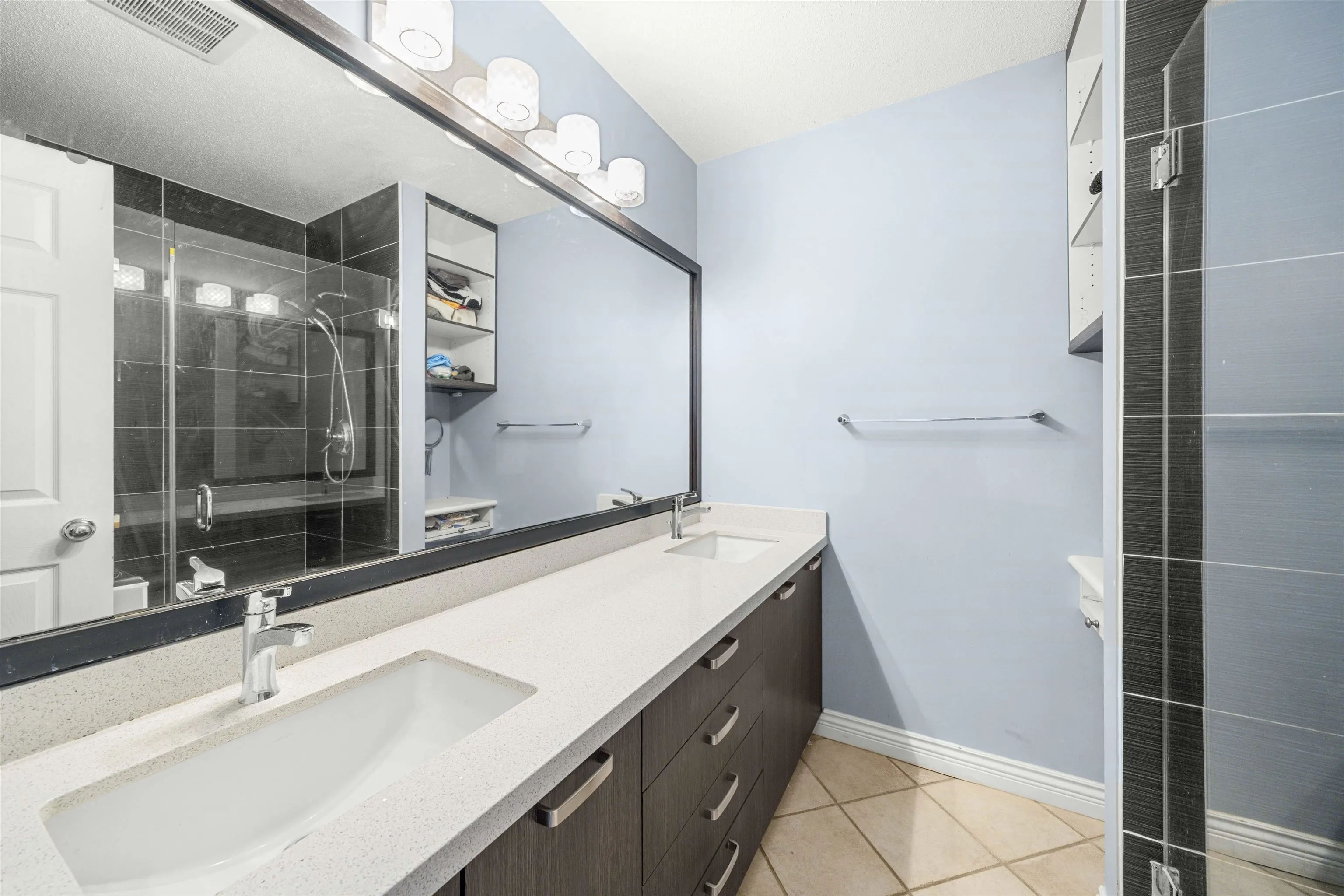91 3711 Robson Court