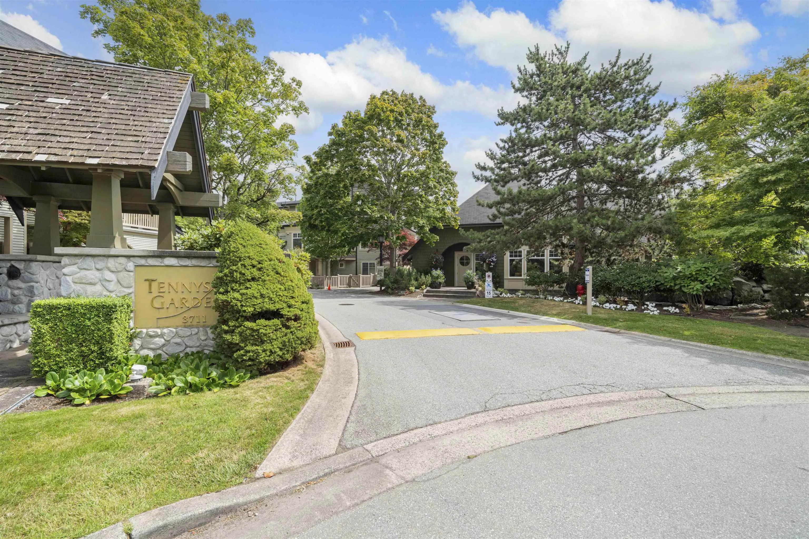 91 3711 Robson Court