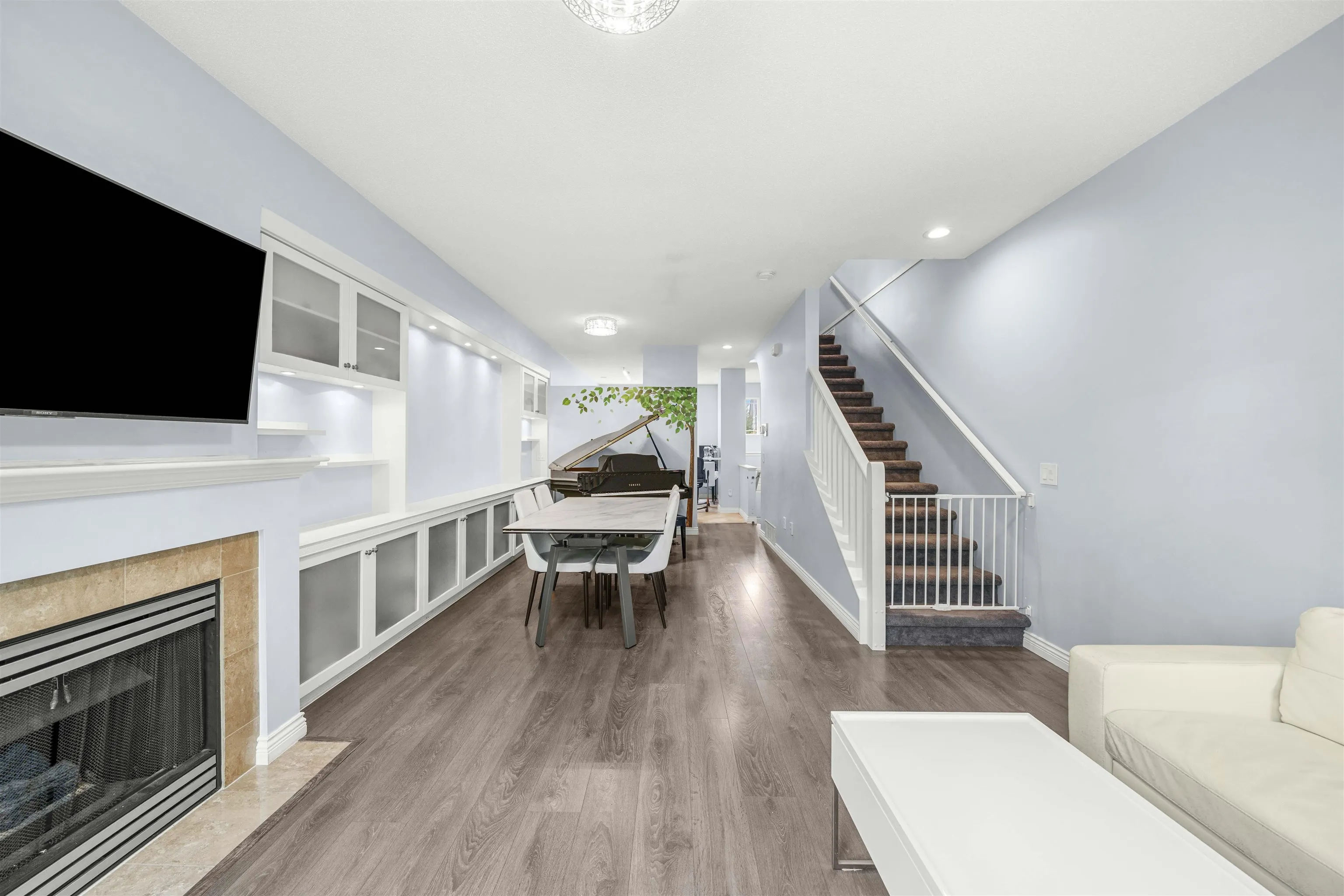 91 3711 Robson Court