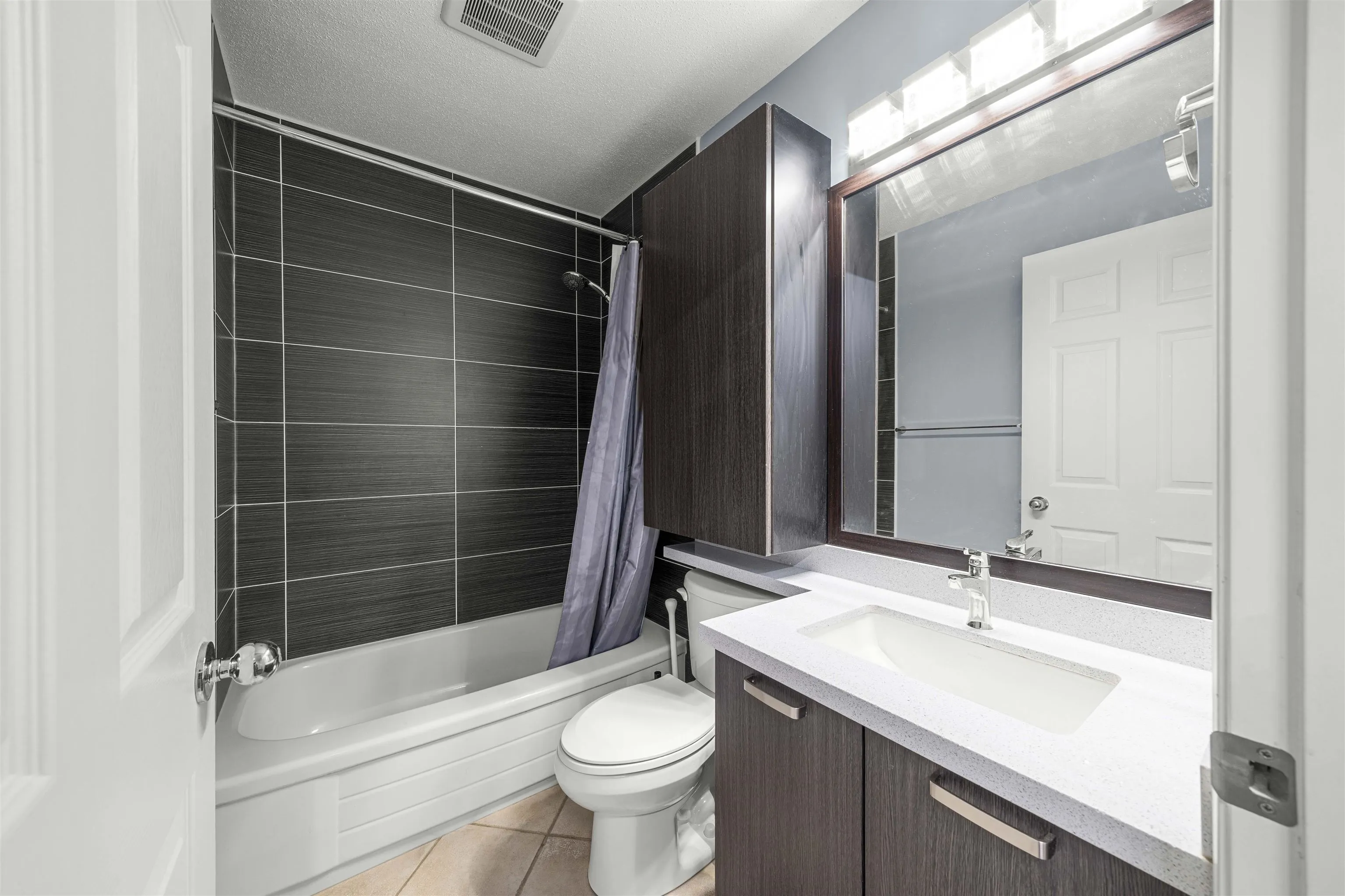 91 3711 Robson Court