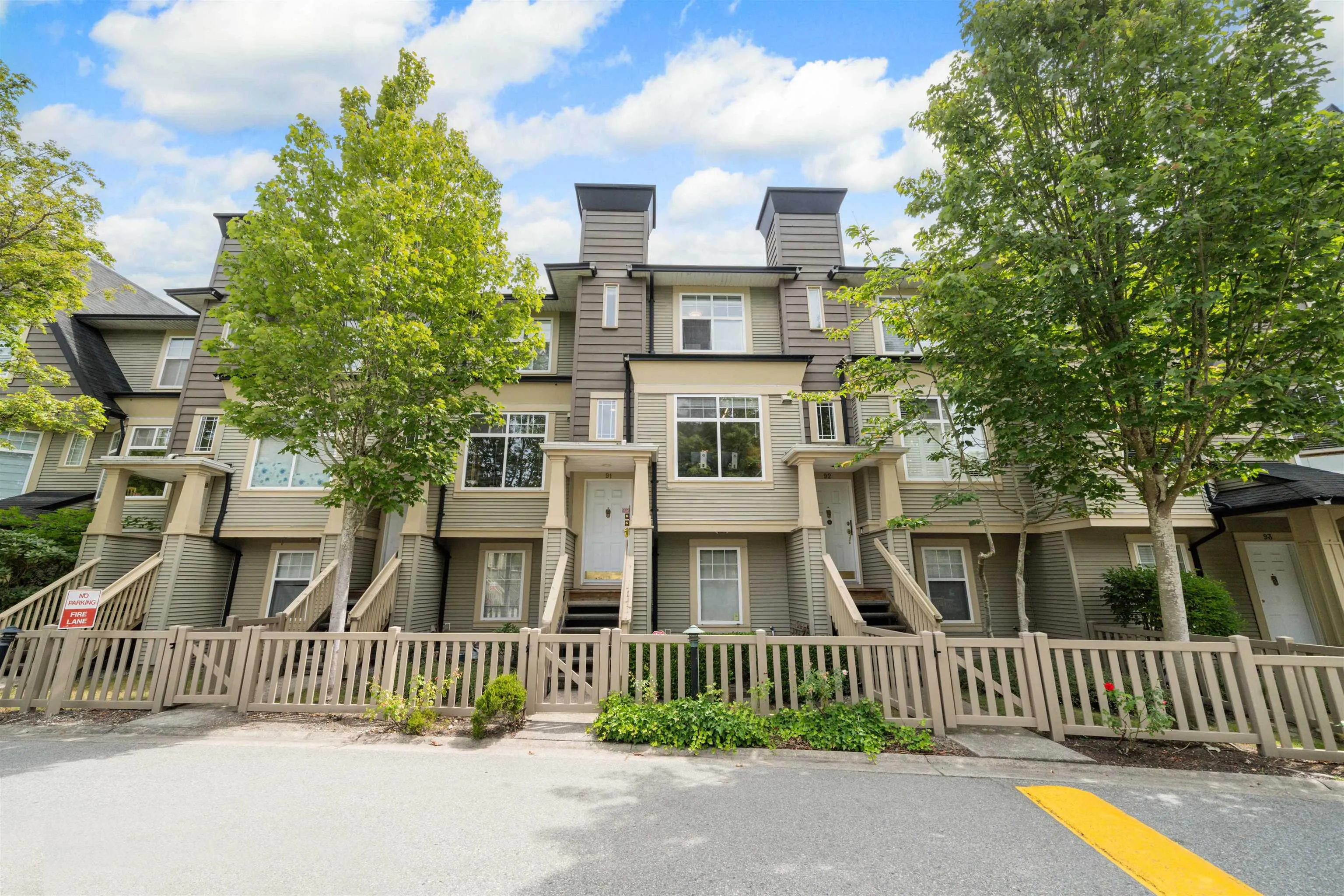 91 3711 Robson Court