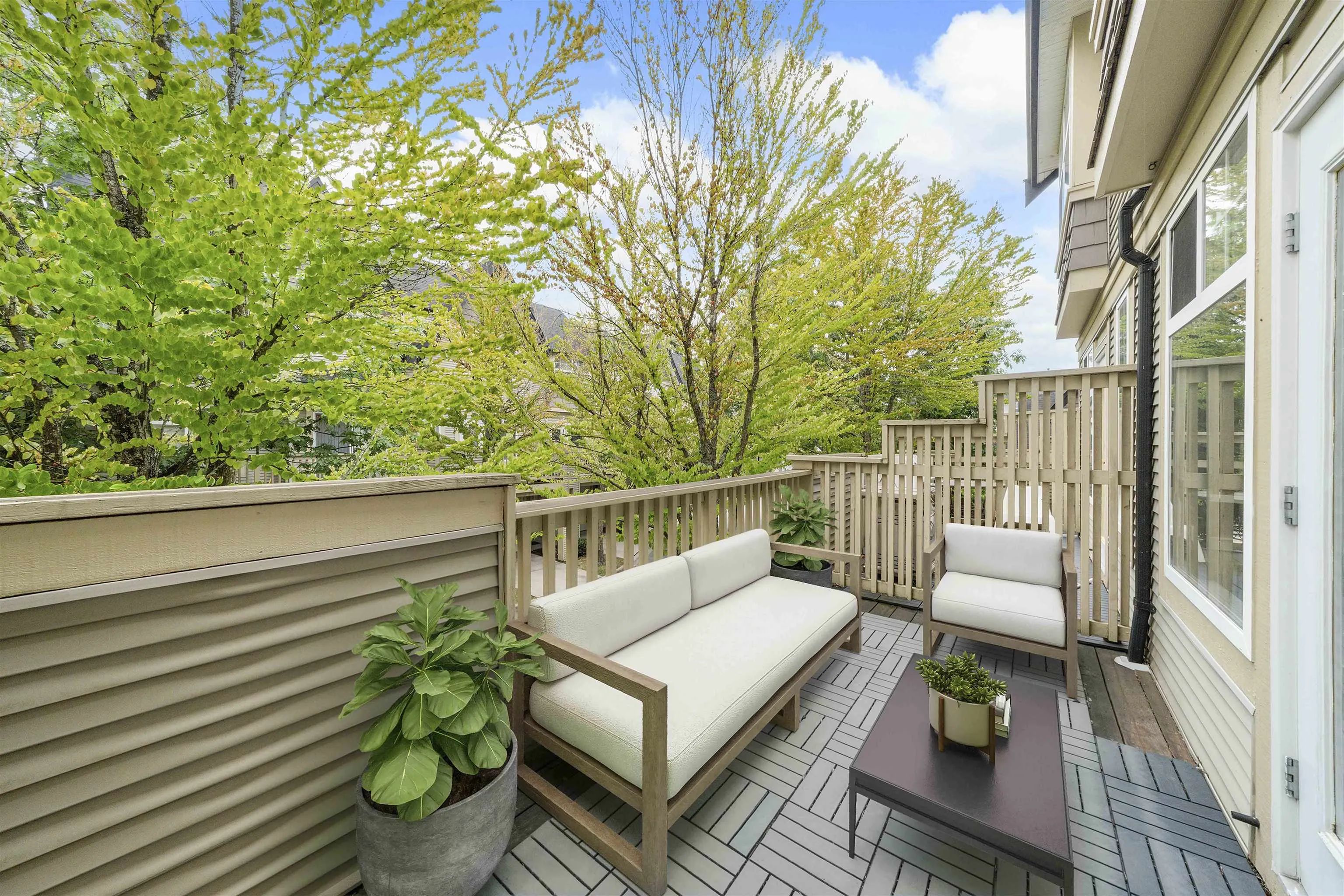 91 3711 Robson Court