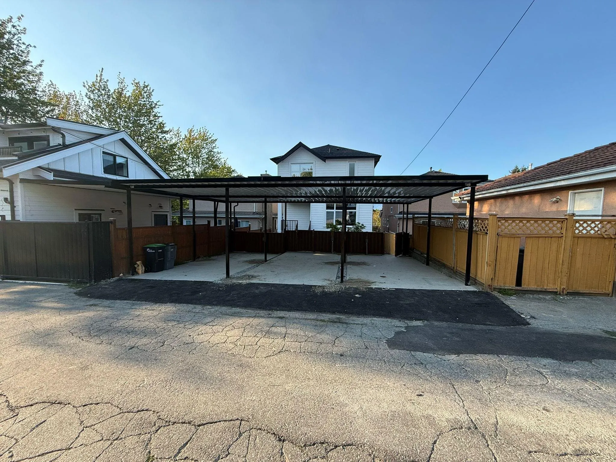 2 2512 E 22 Avenue