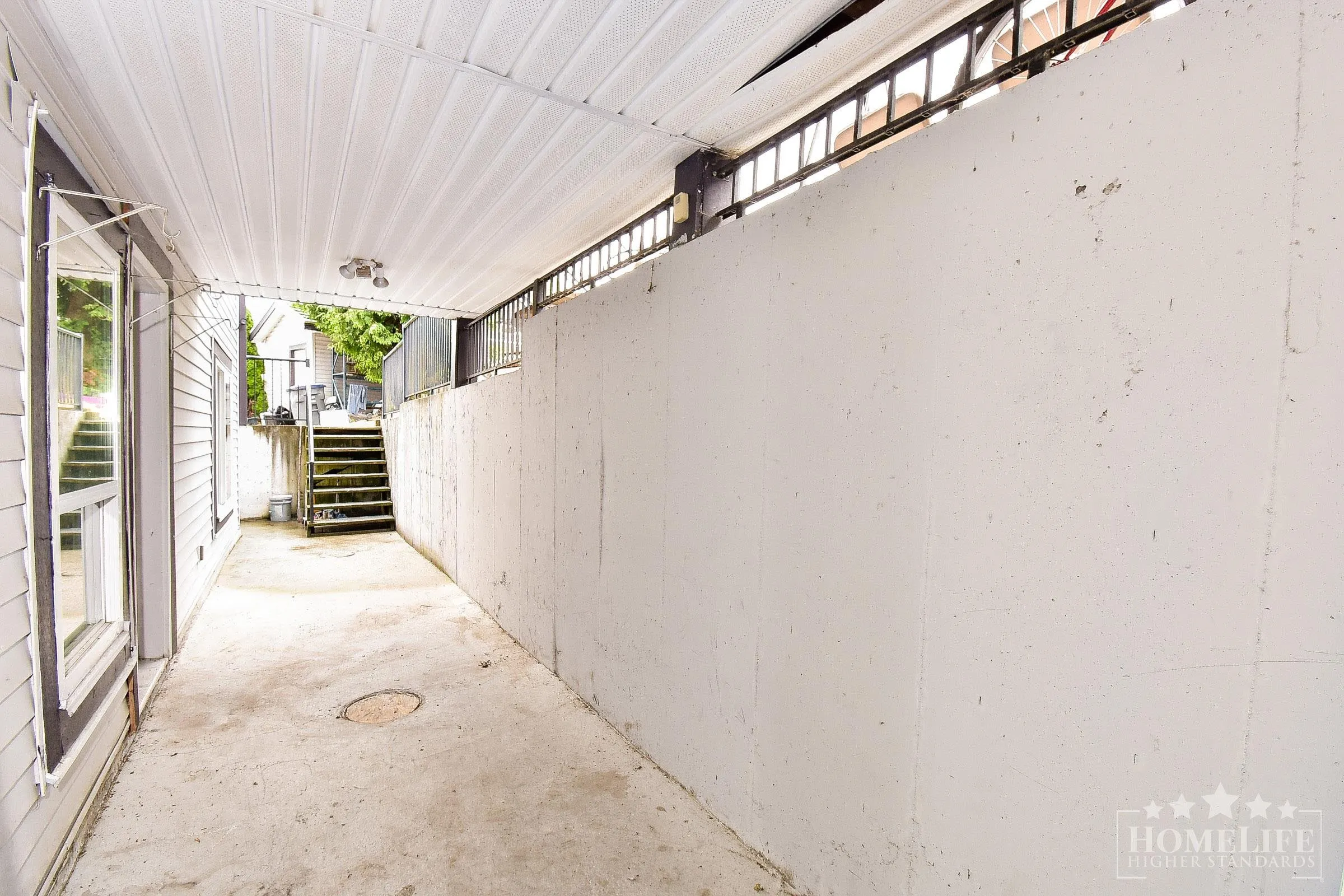 Basement B 16053 79 Avenue