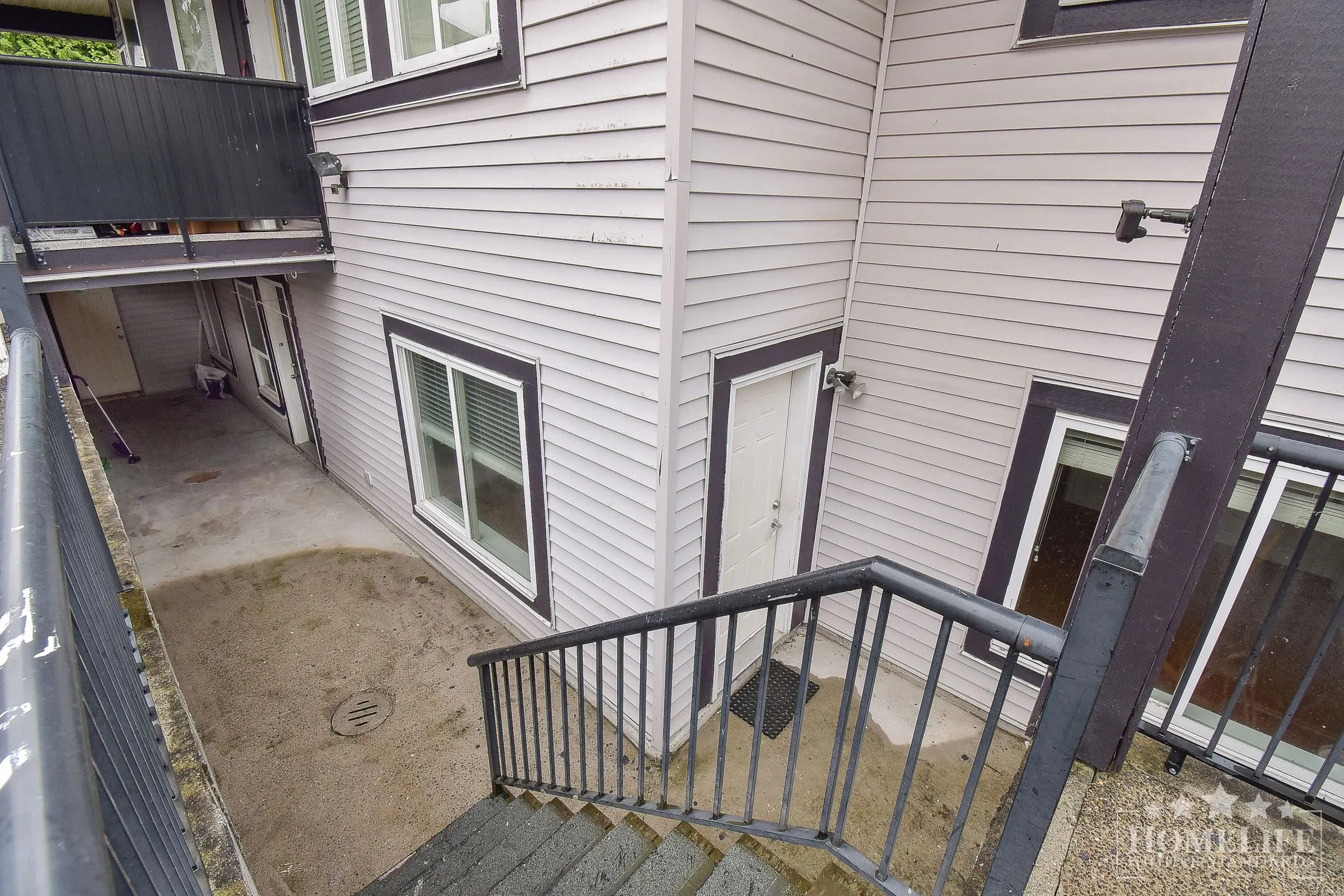Basement B 16053 79 Avenue