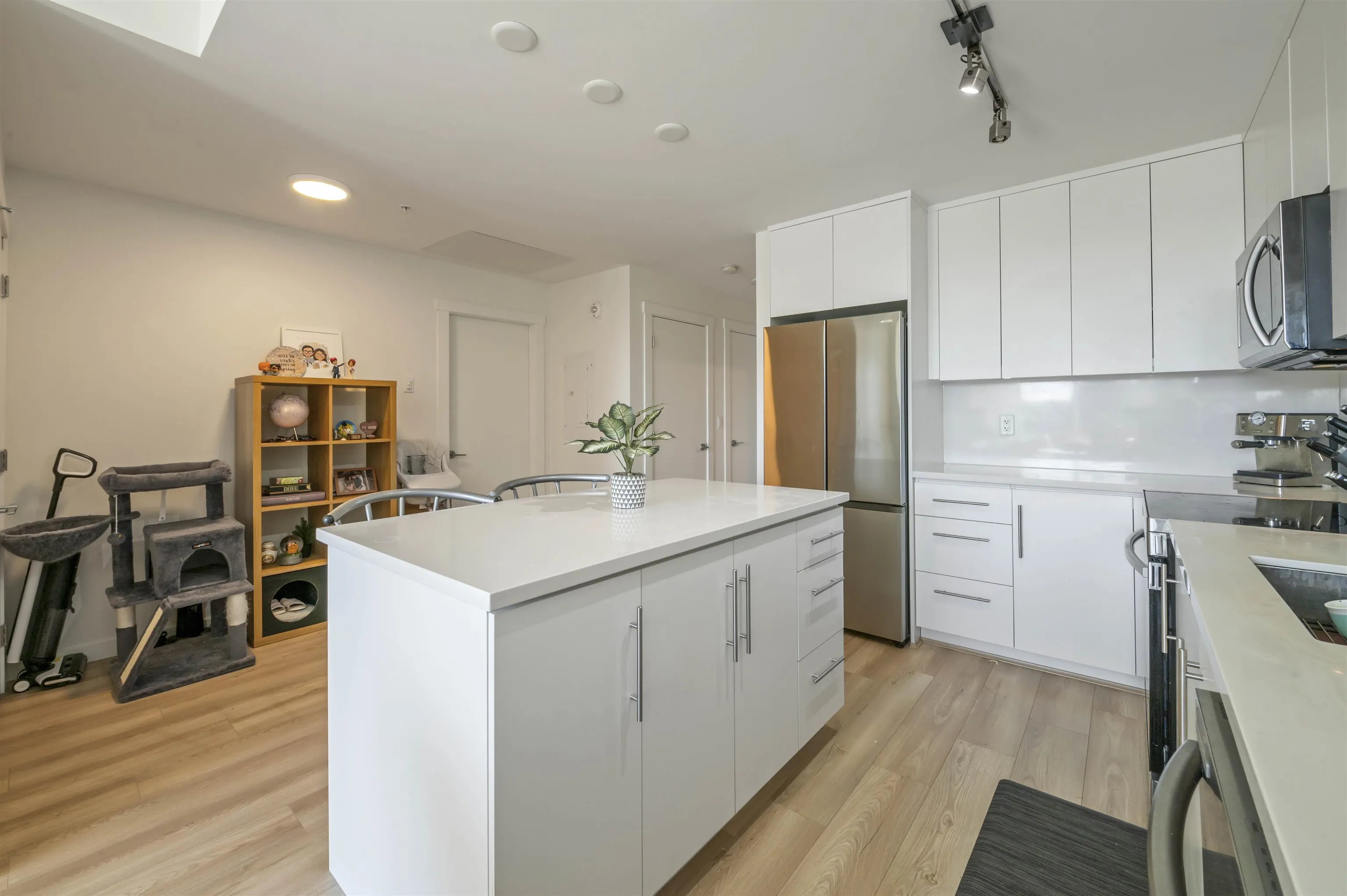 403 5420 208 Street