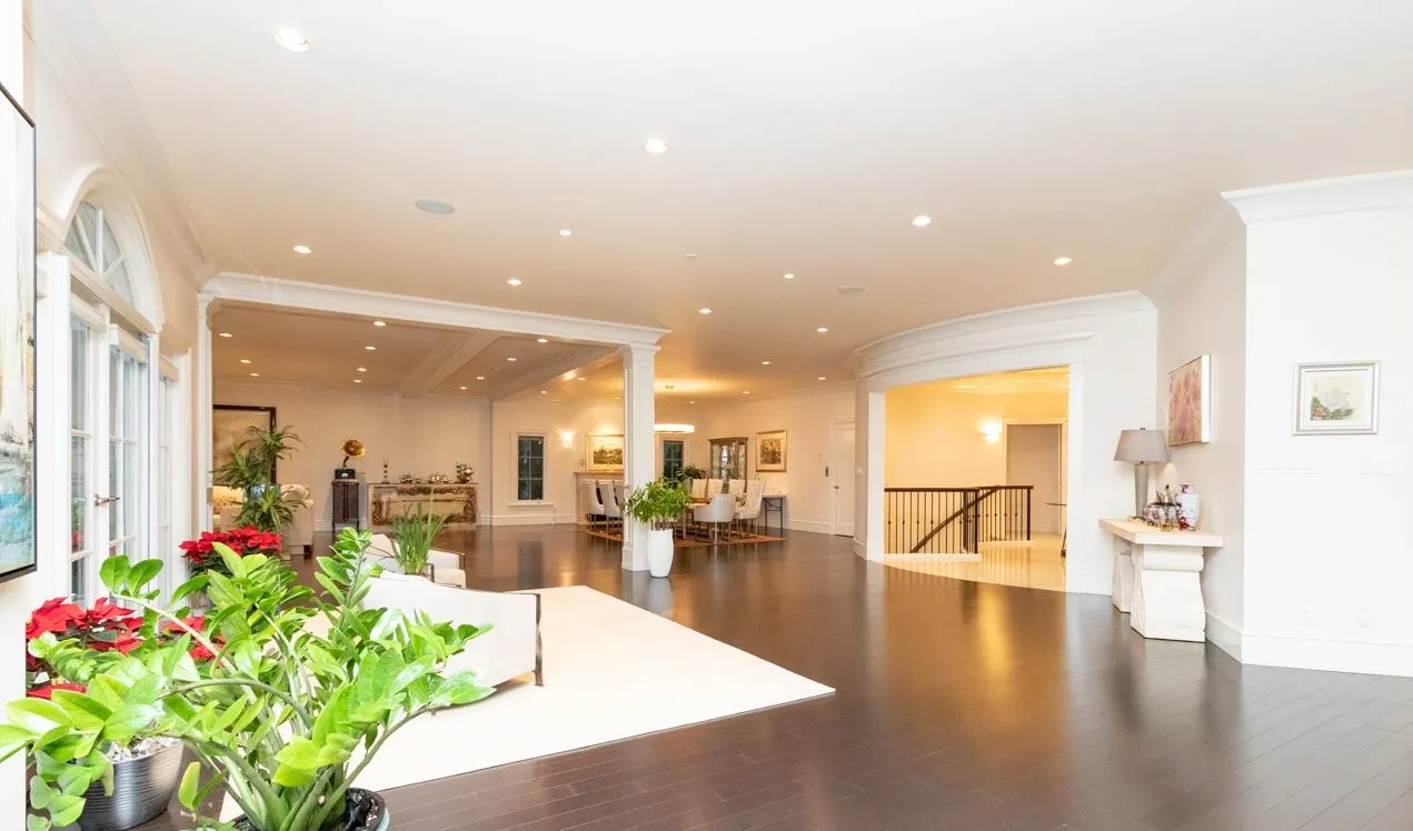 6089 Gleneagles Drive