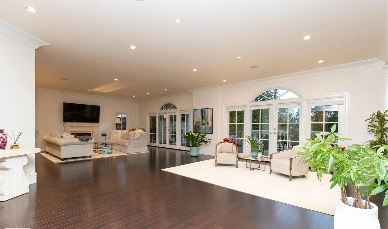 6089 Gleneagles Drive