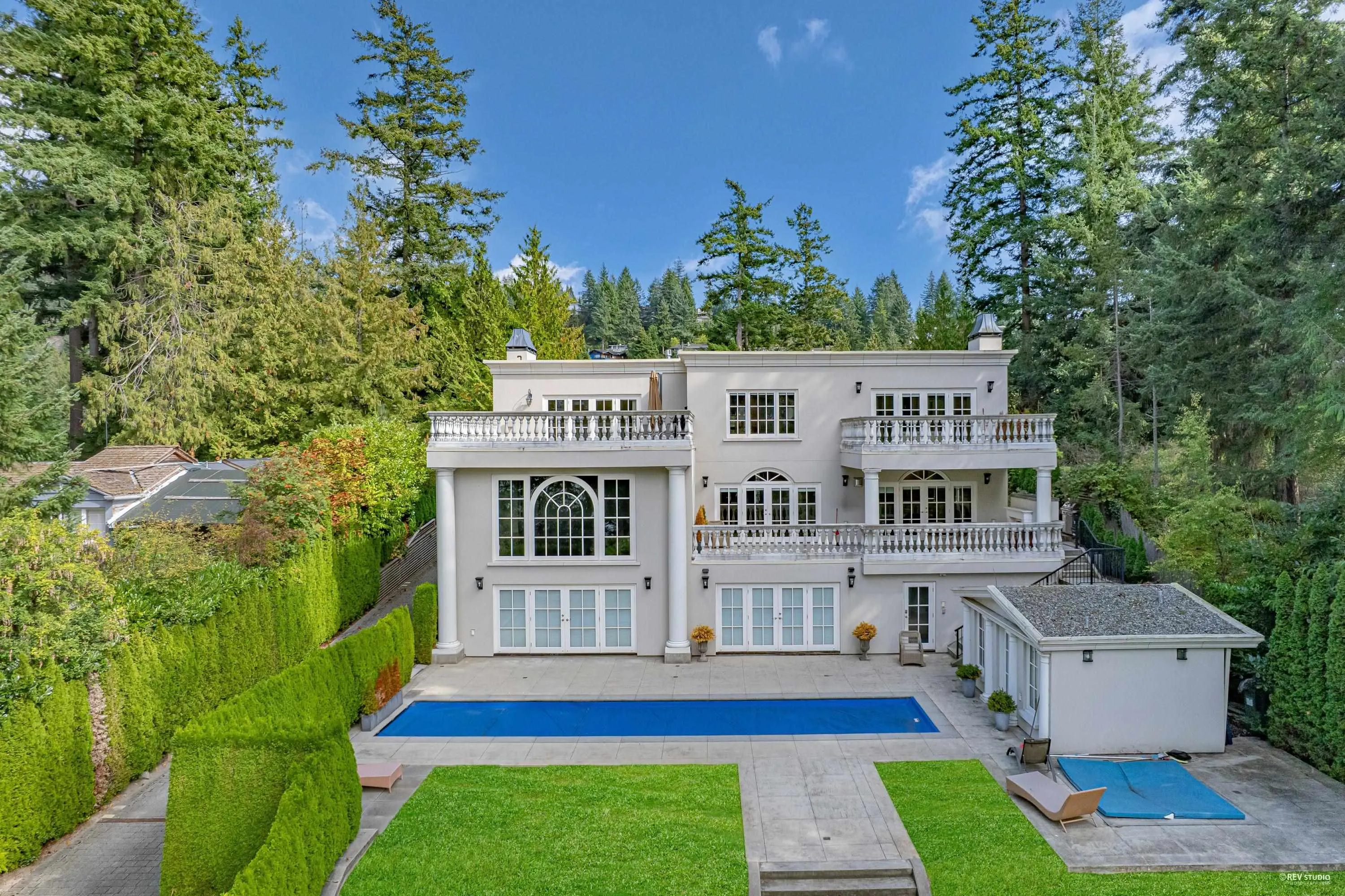 6089 Gleneagles Drive