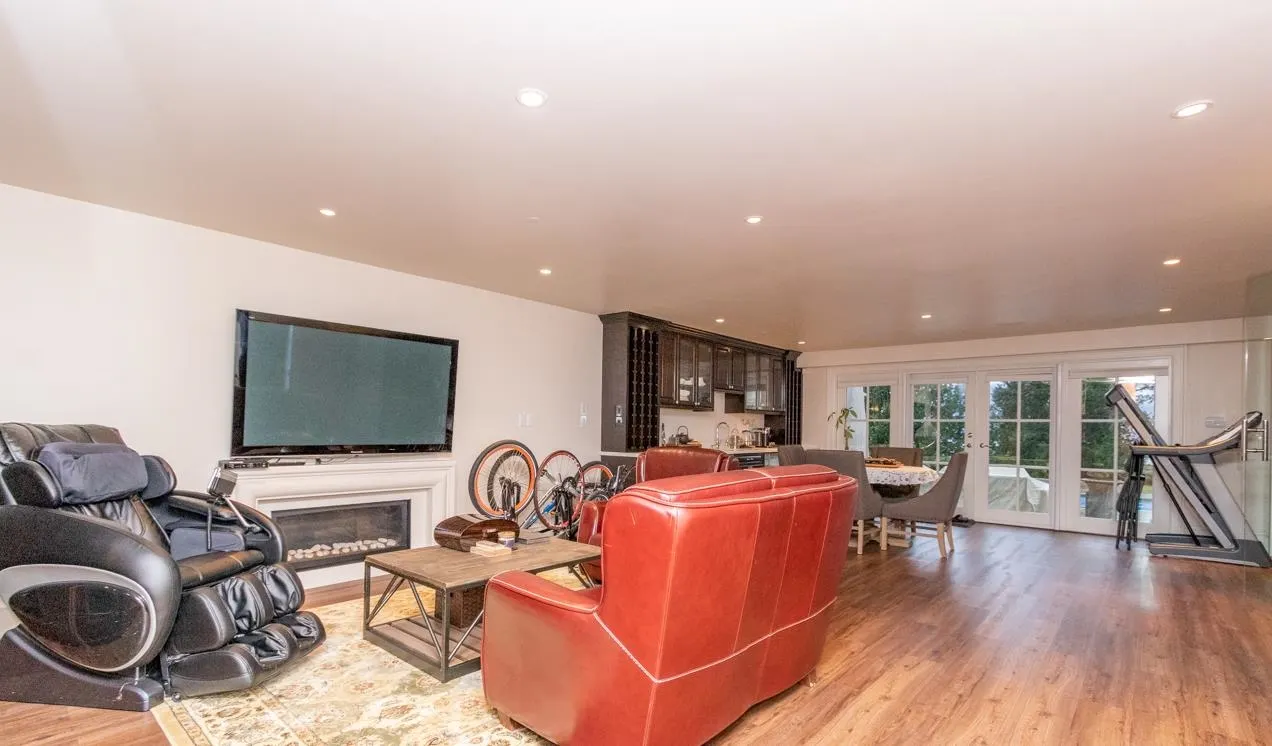 6089 Gleneagles Drive