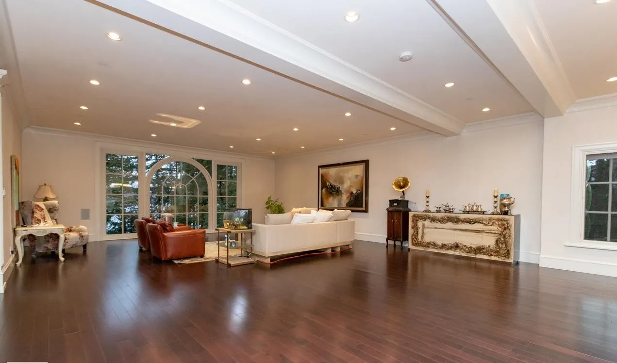 6089 Gleneagles Drive