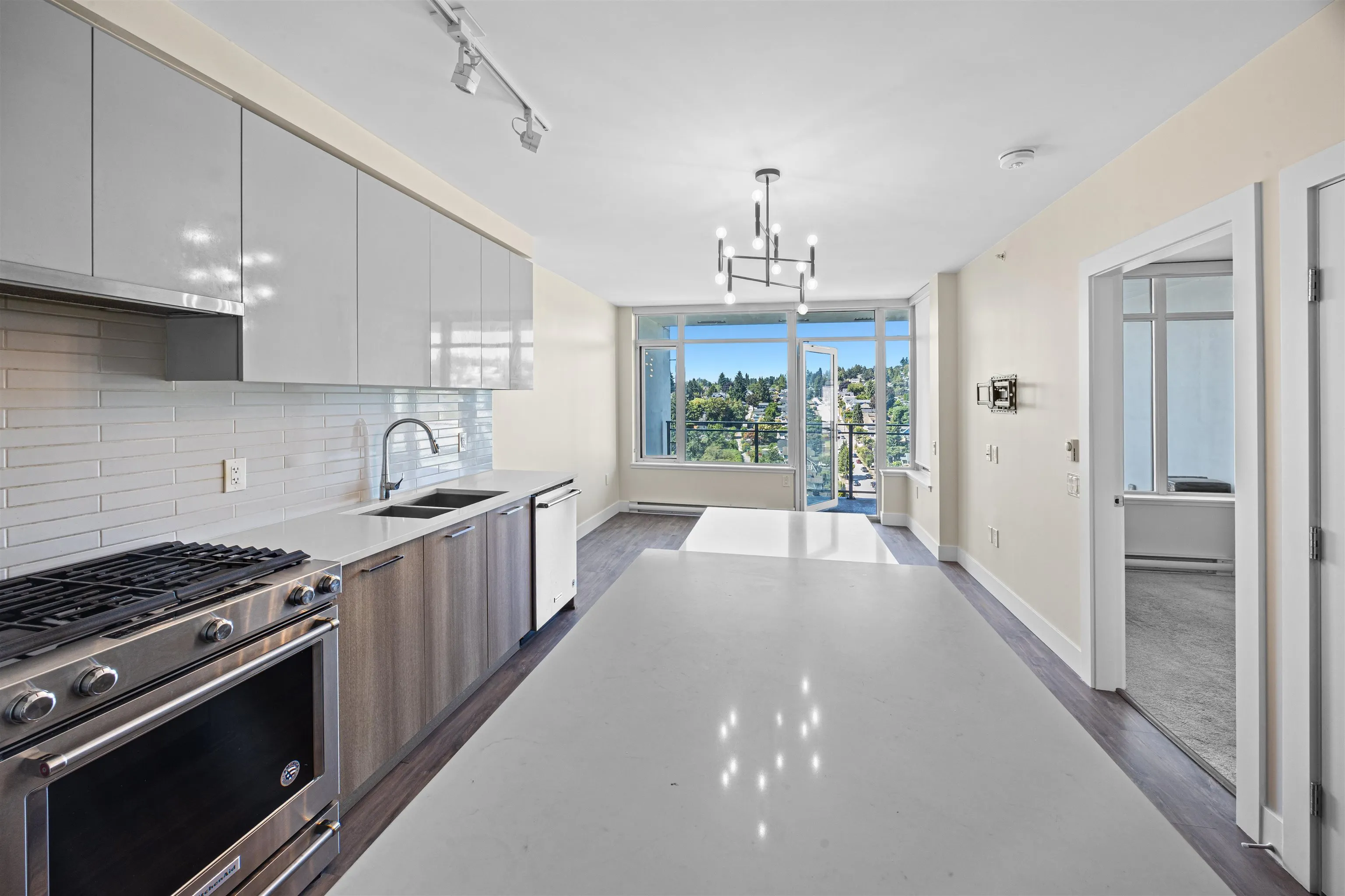 1403 258 Nelson's Court
