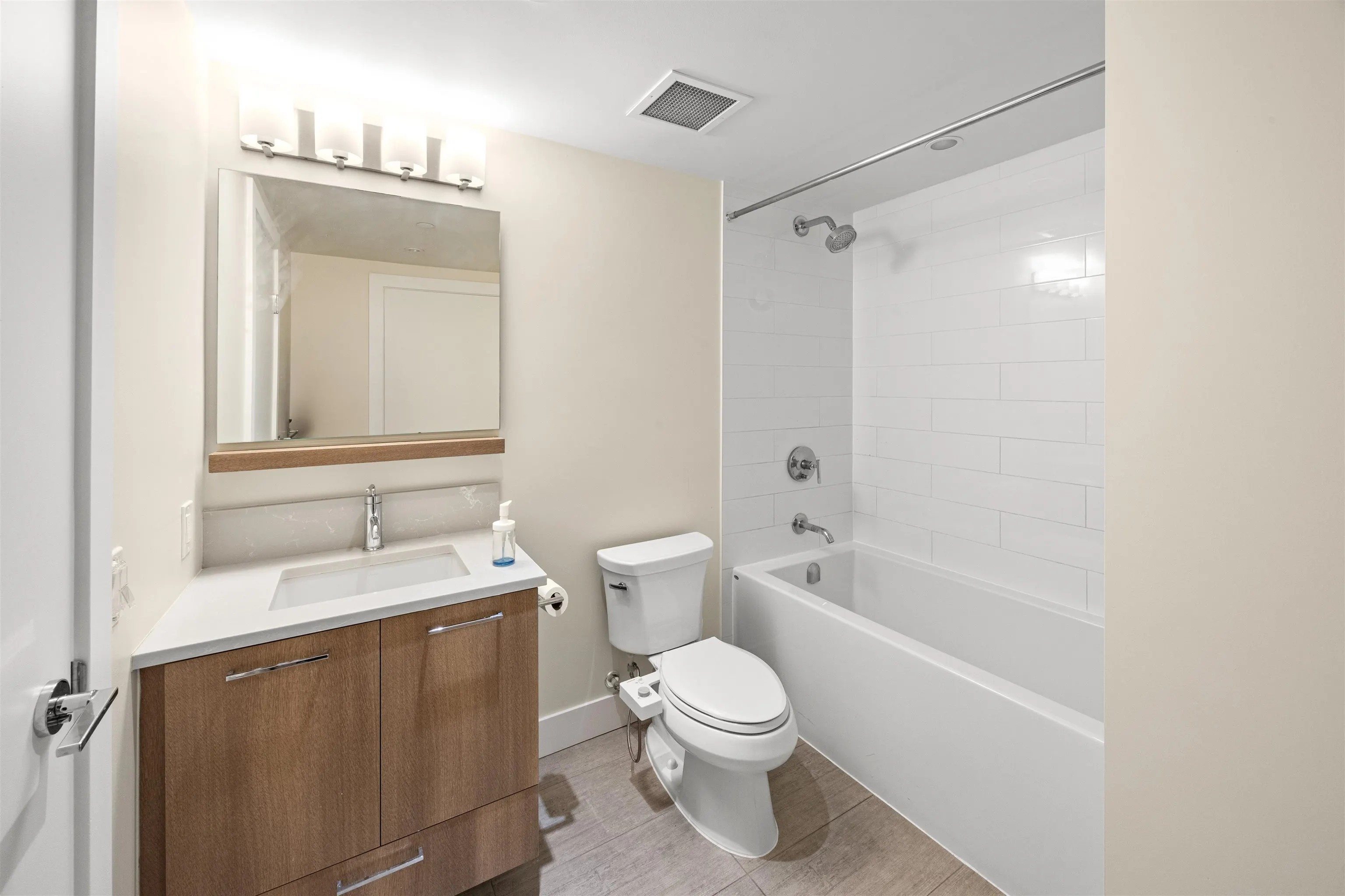 1403 258 Nelson's Court
