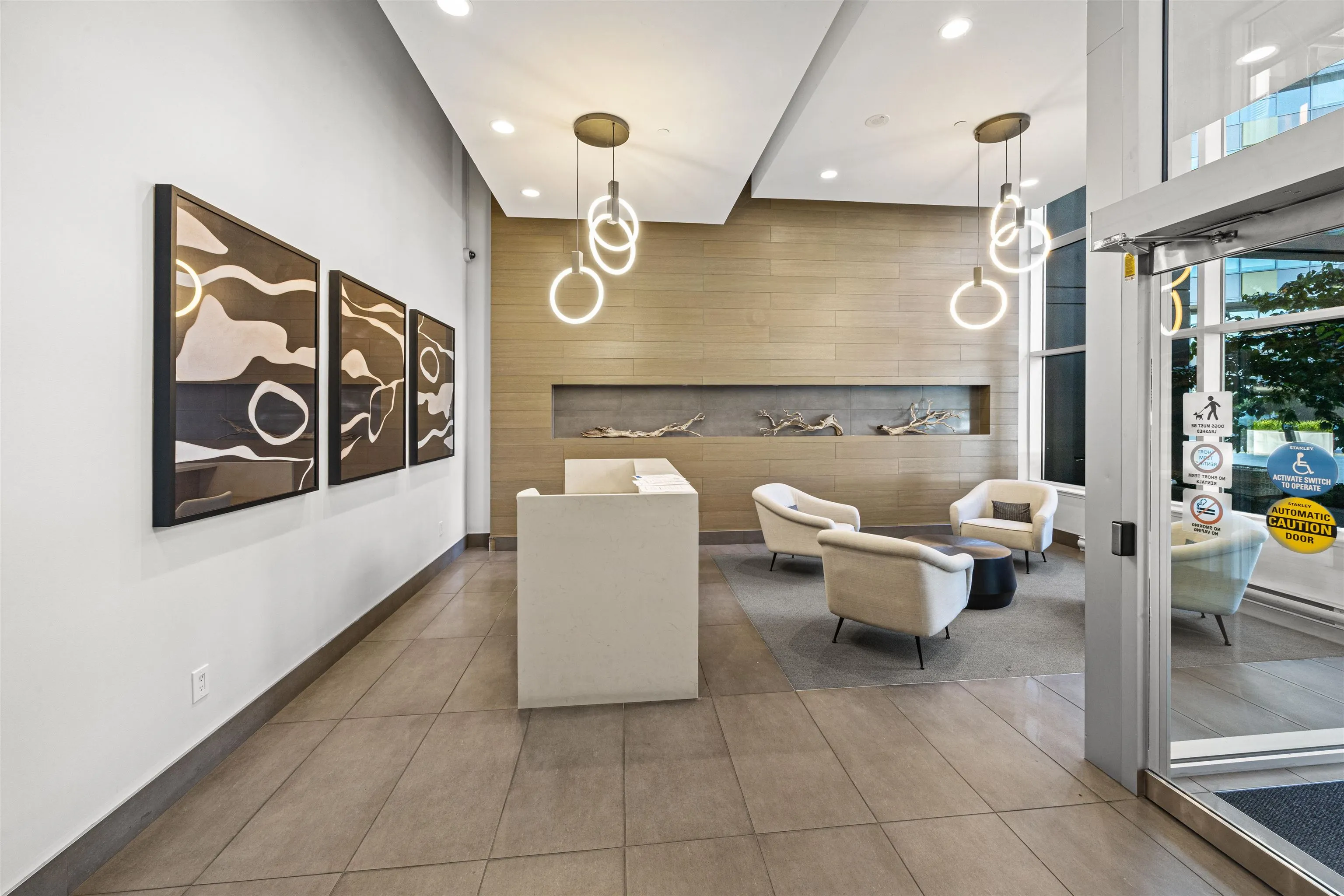 1403 258 Nelson's Court