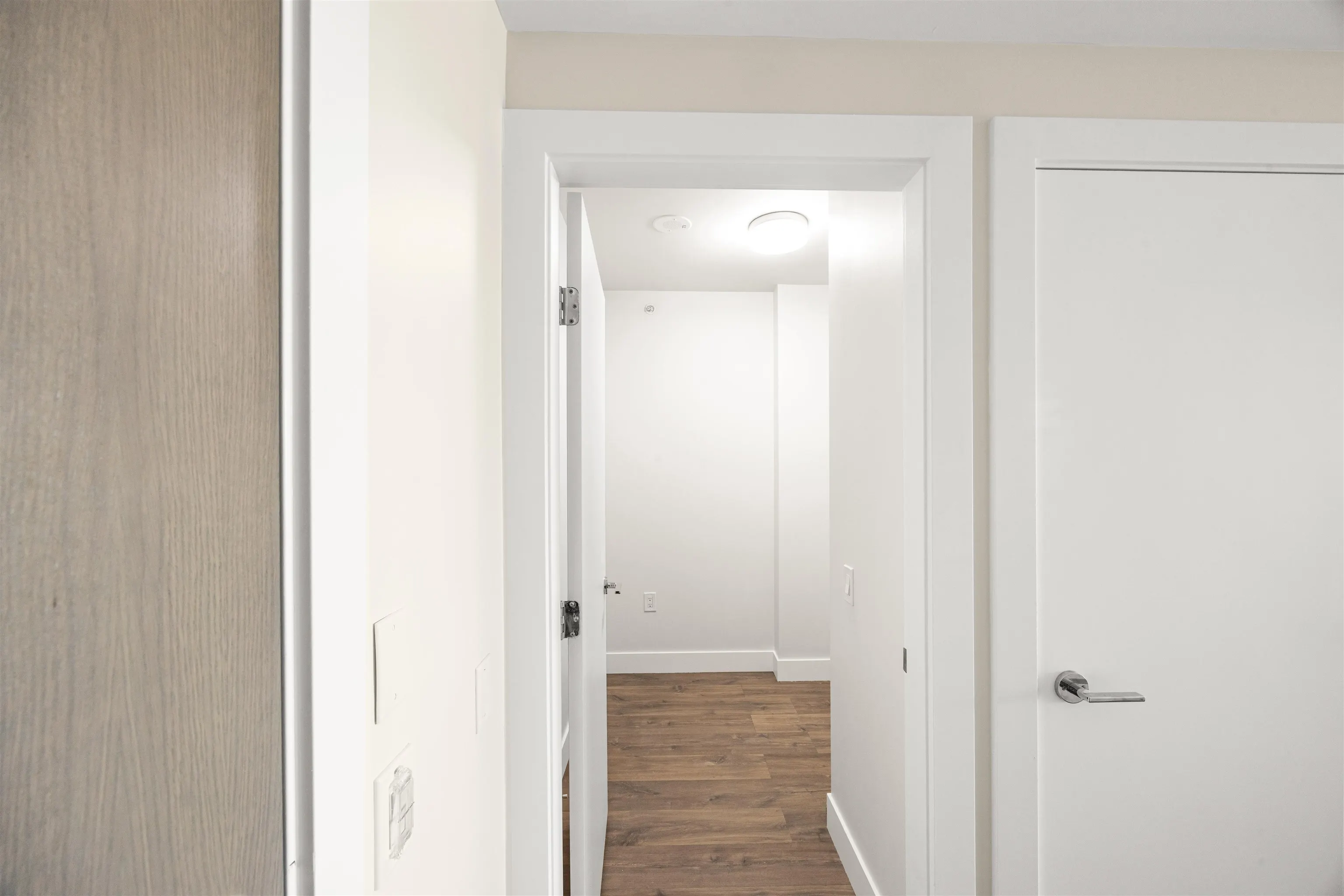 1403 258 Nelson's Court