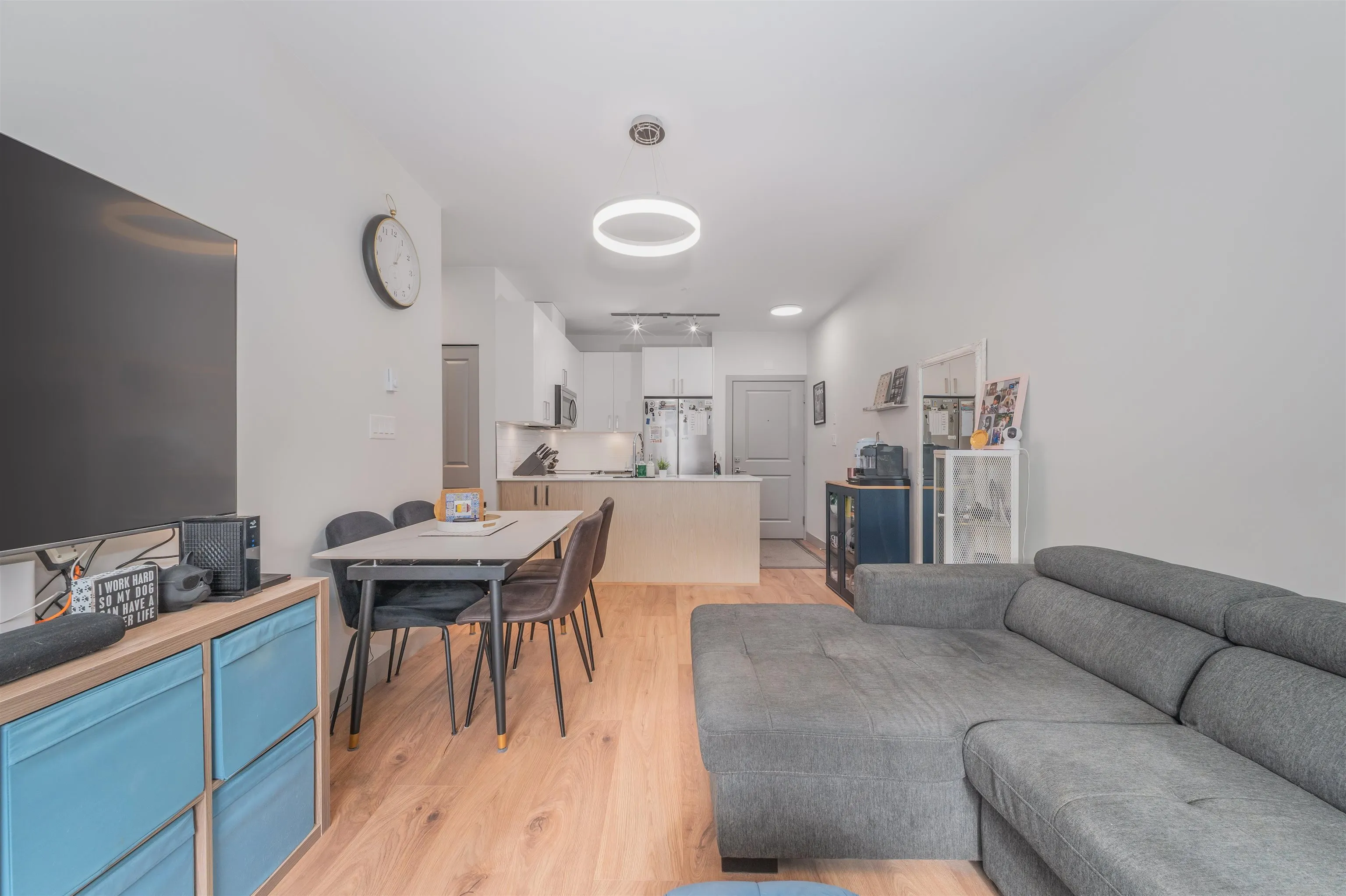 201 6968 Royal Oak Avenue