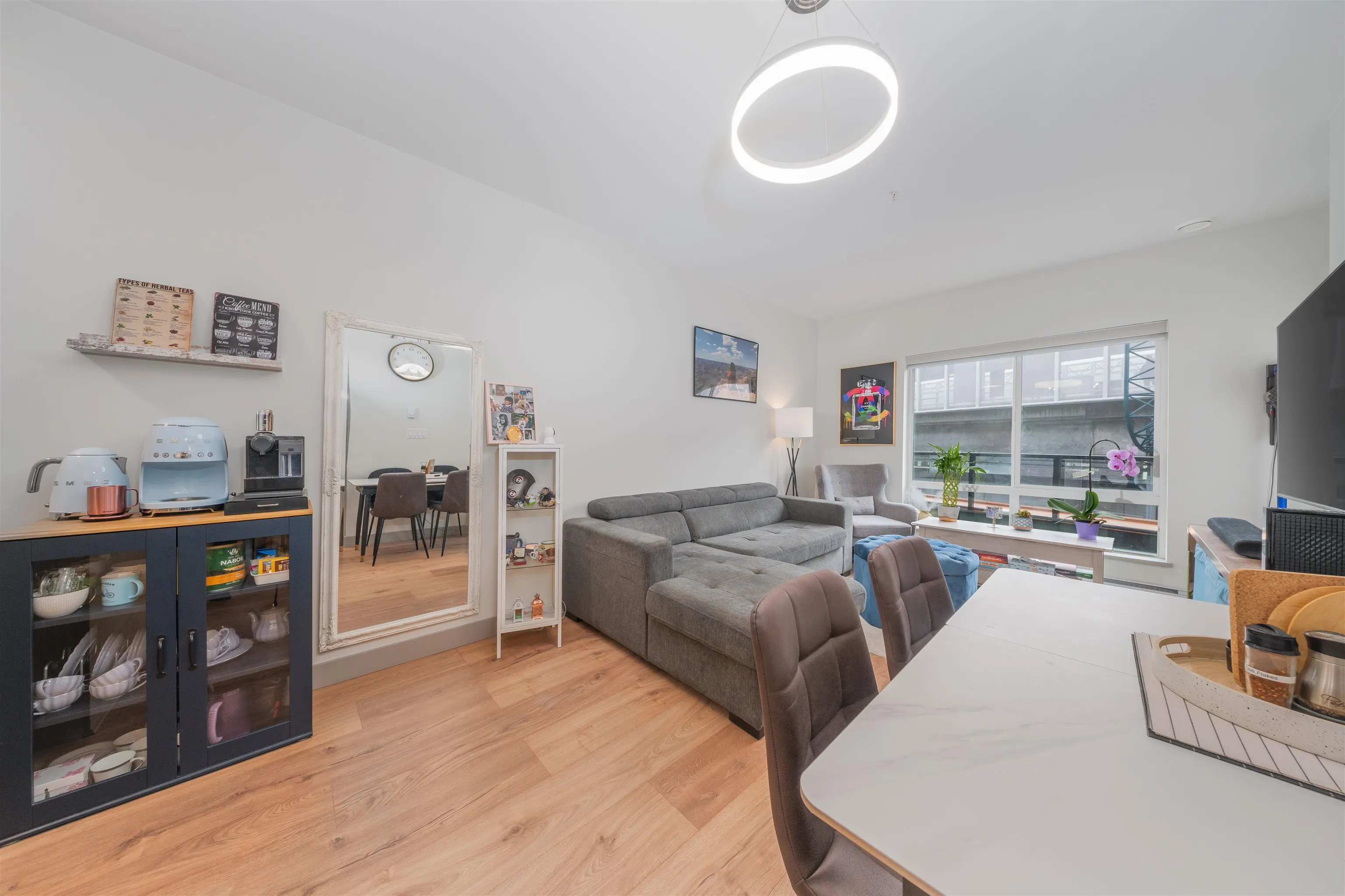 201 6968 Royal Oak Avenue