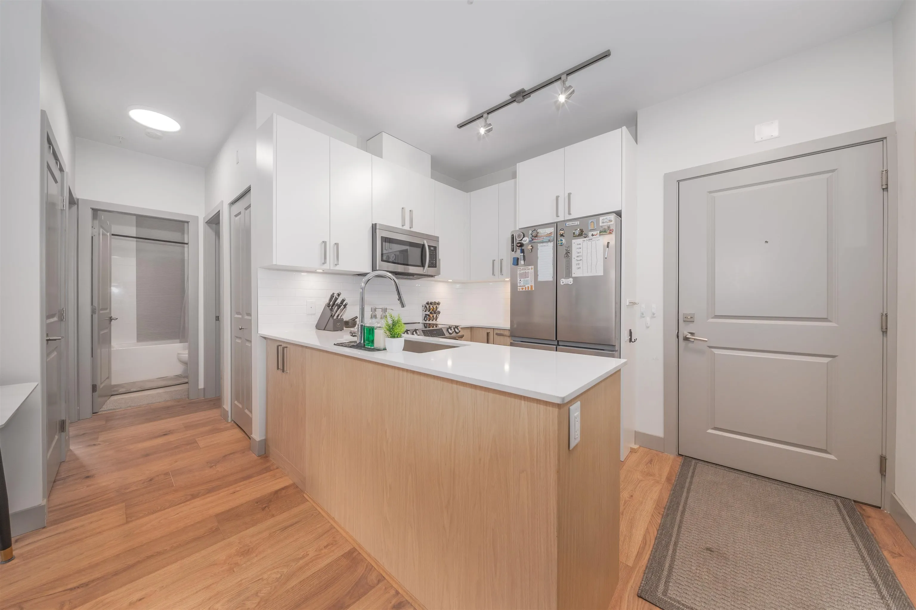 201 6968 Royal Oak Avenue