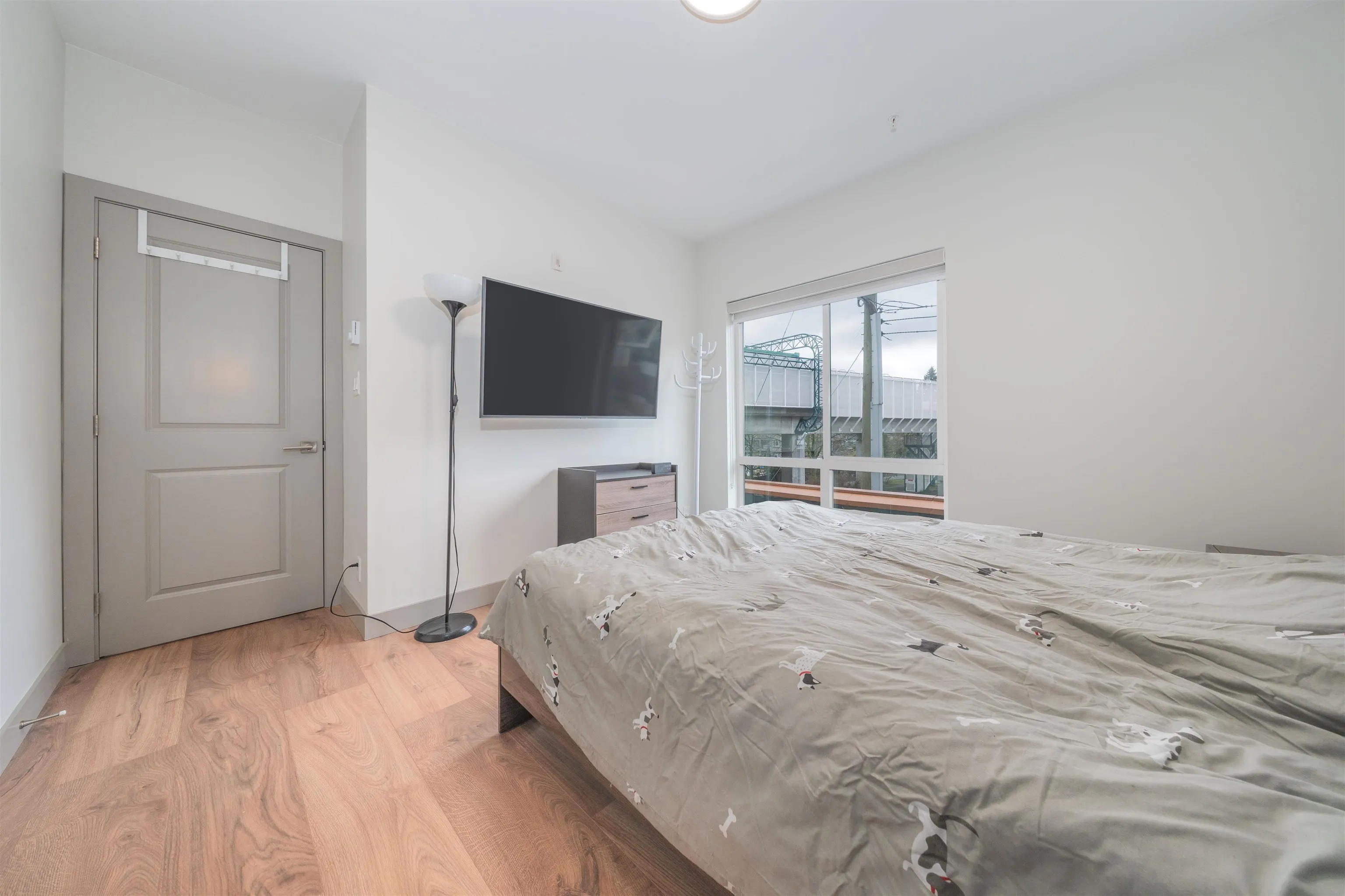 201 6968 Royal Oak Avenue
