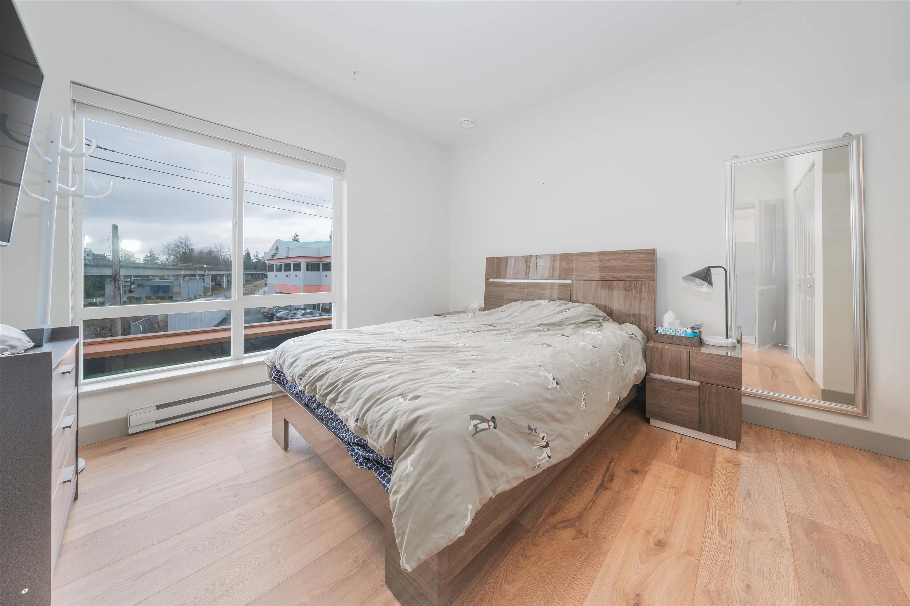 201 6968 Royal Oak Avenue