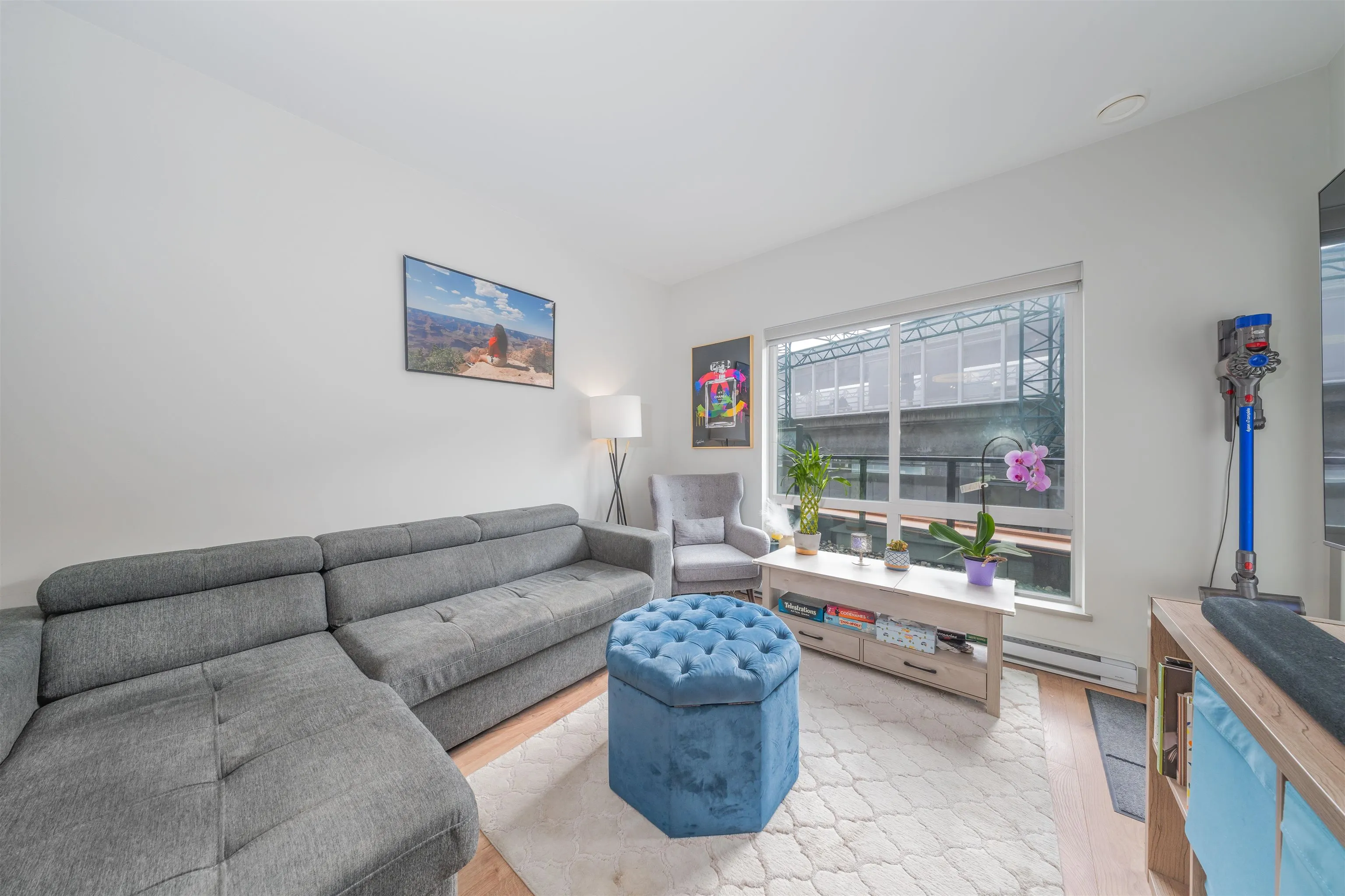 201 6968 Royal Oak Avenue