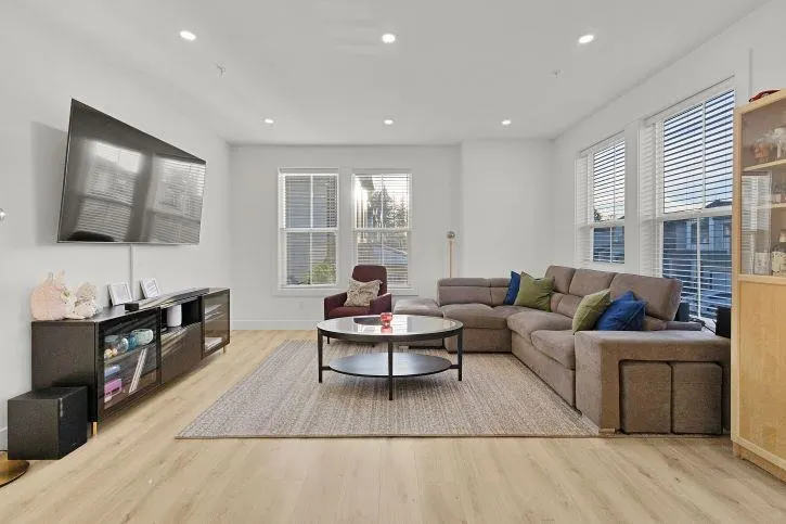 1 20680 76b Avenue