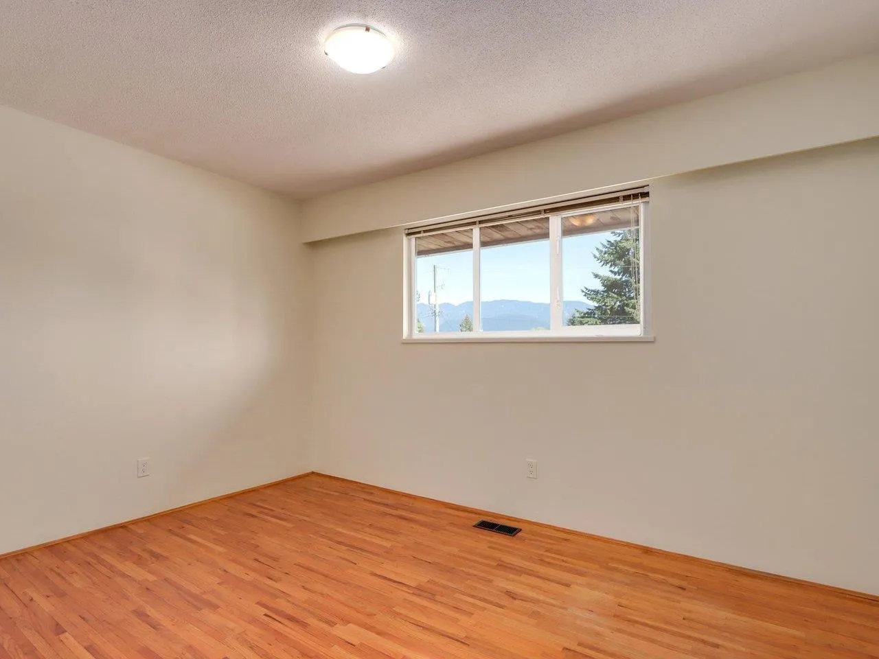 893 Huntingdon Crescent
