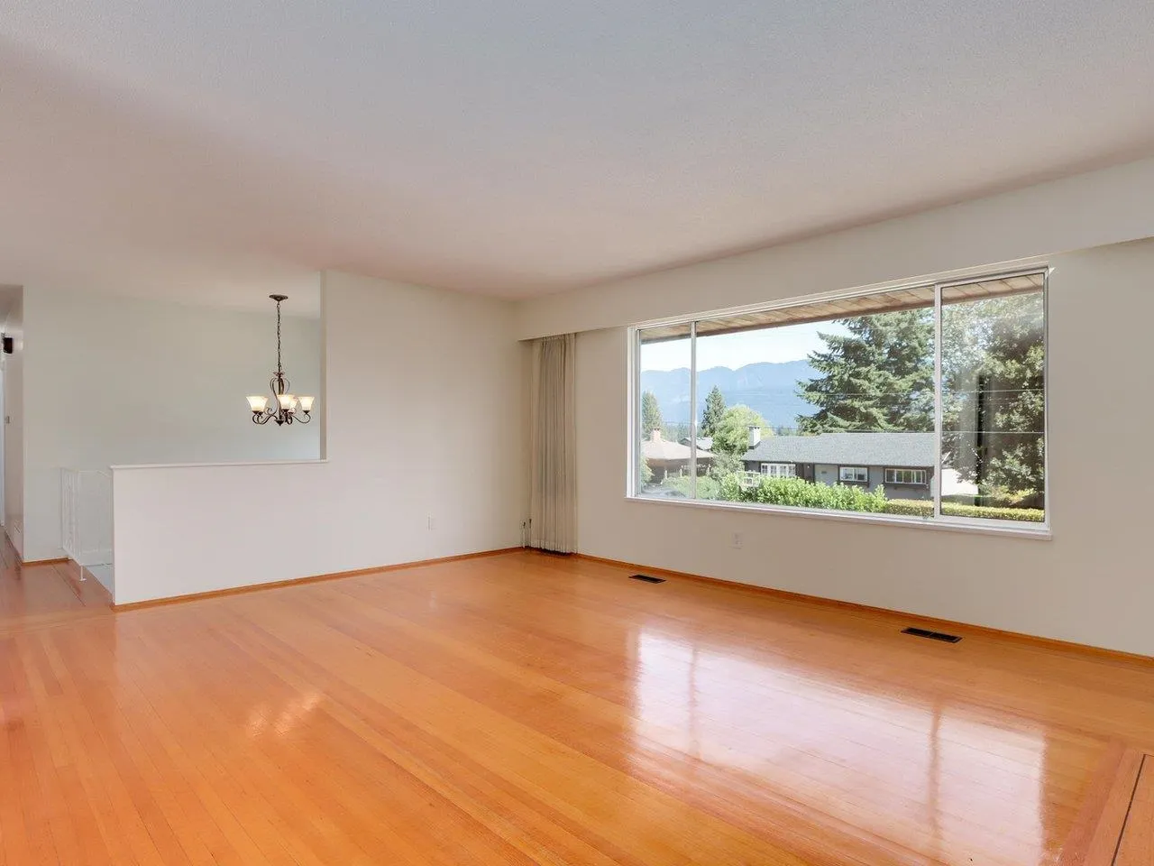 893 Huntingdon Crescent