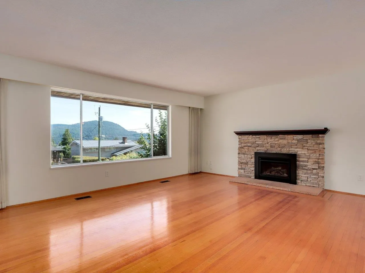 893 Huntingdon Crescent