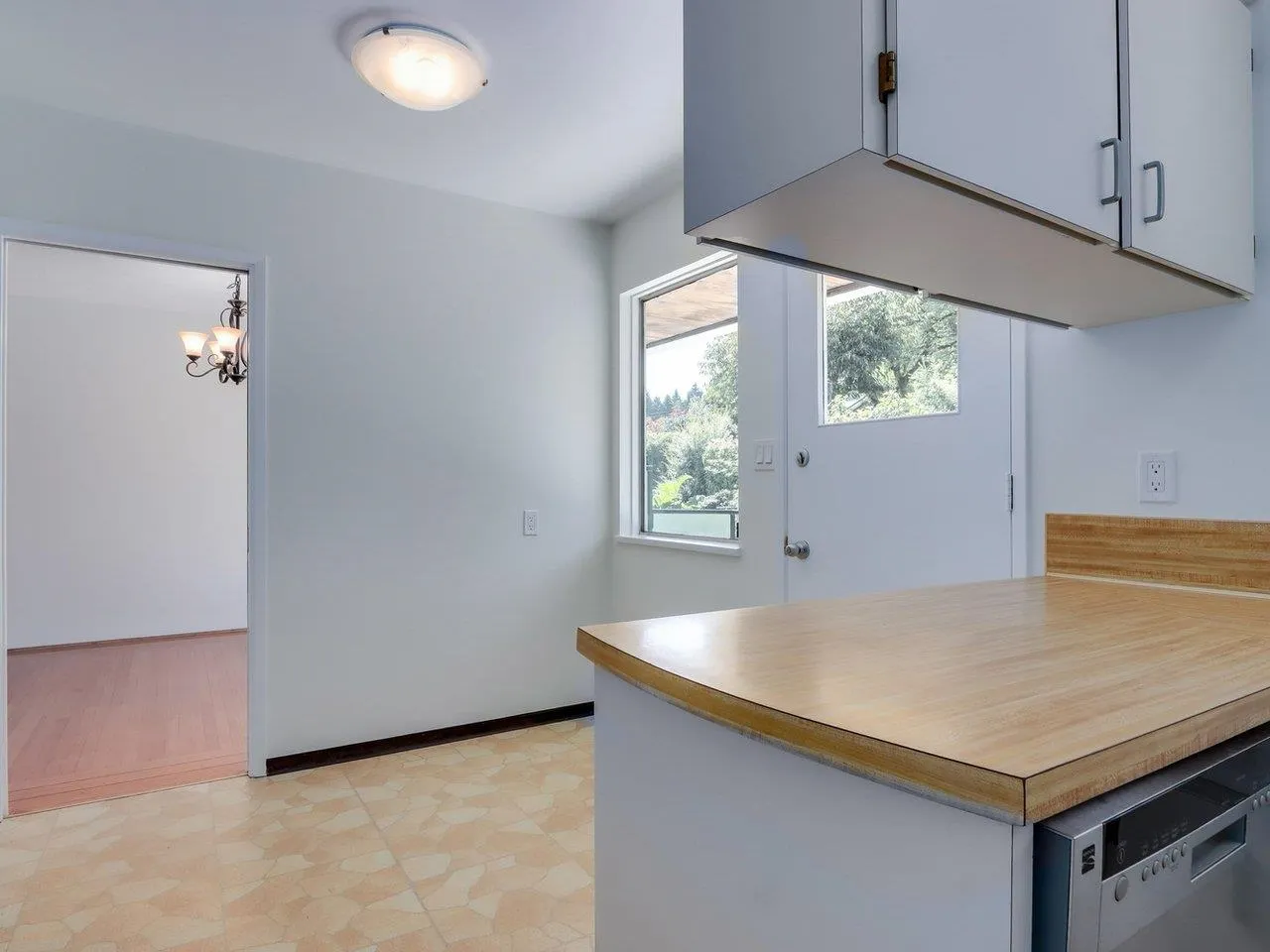 893 Huntingdon Crescent