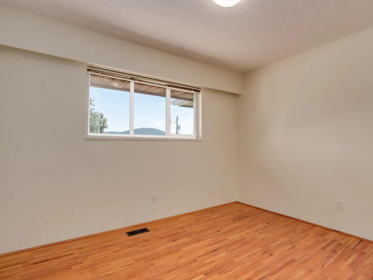 893 Huntingdon Crescent