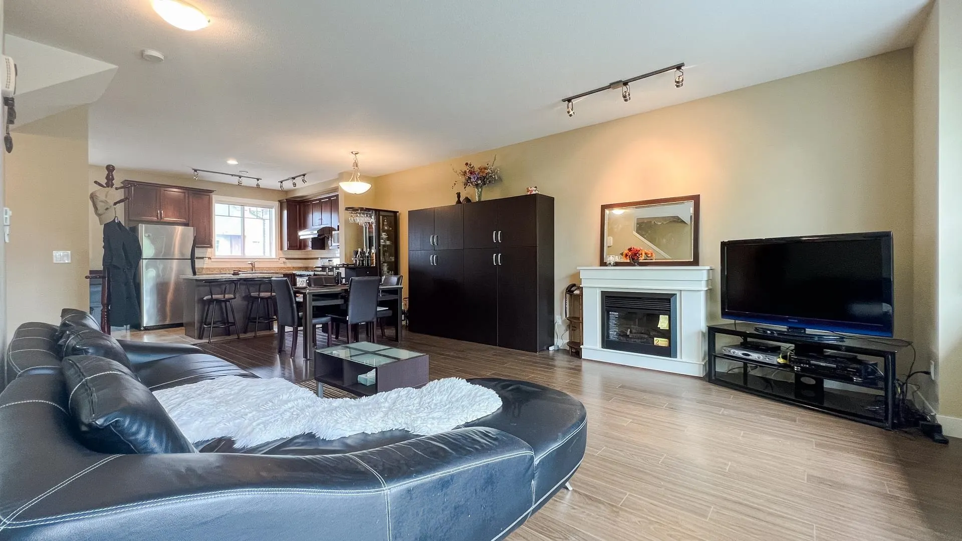 16 11393 Steveston Highway