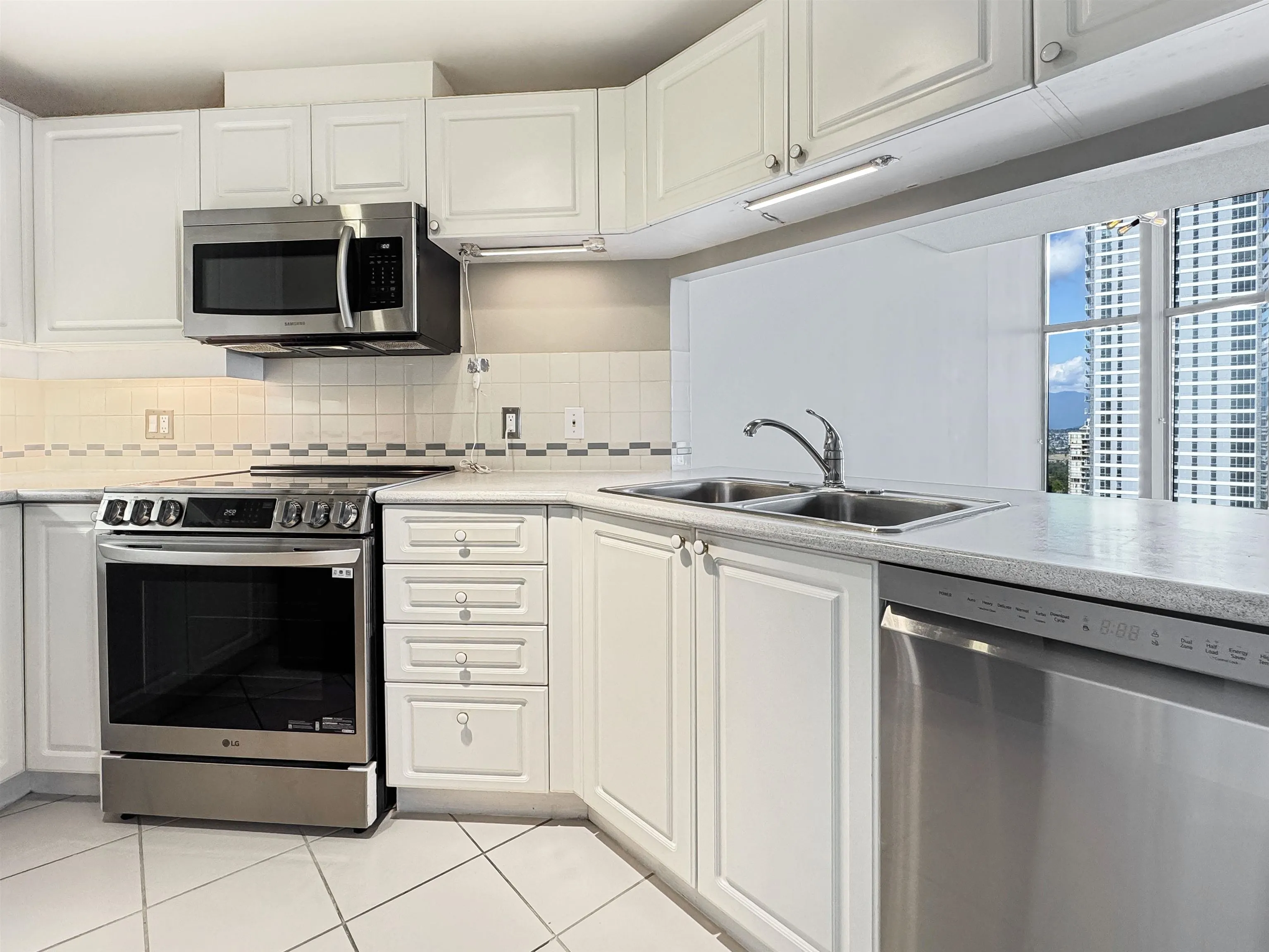 2406 6188 Patterson Avenue