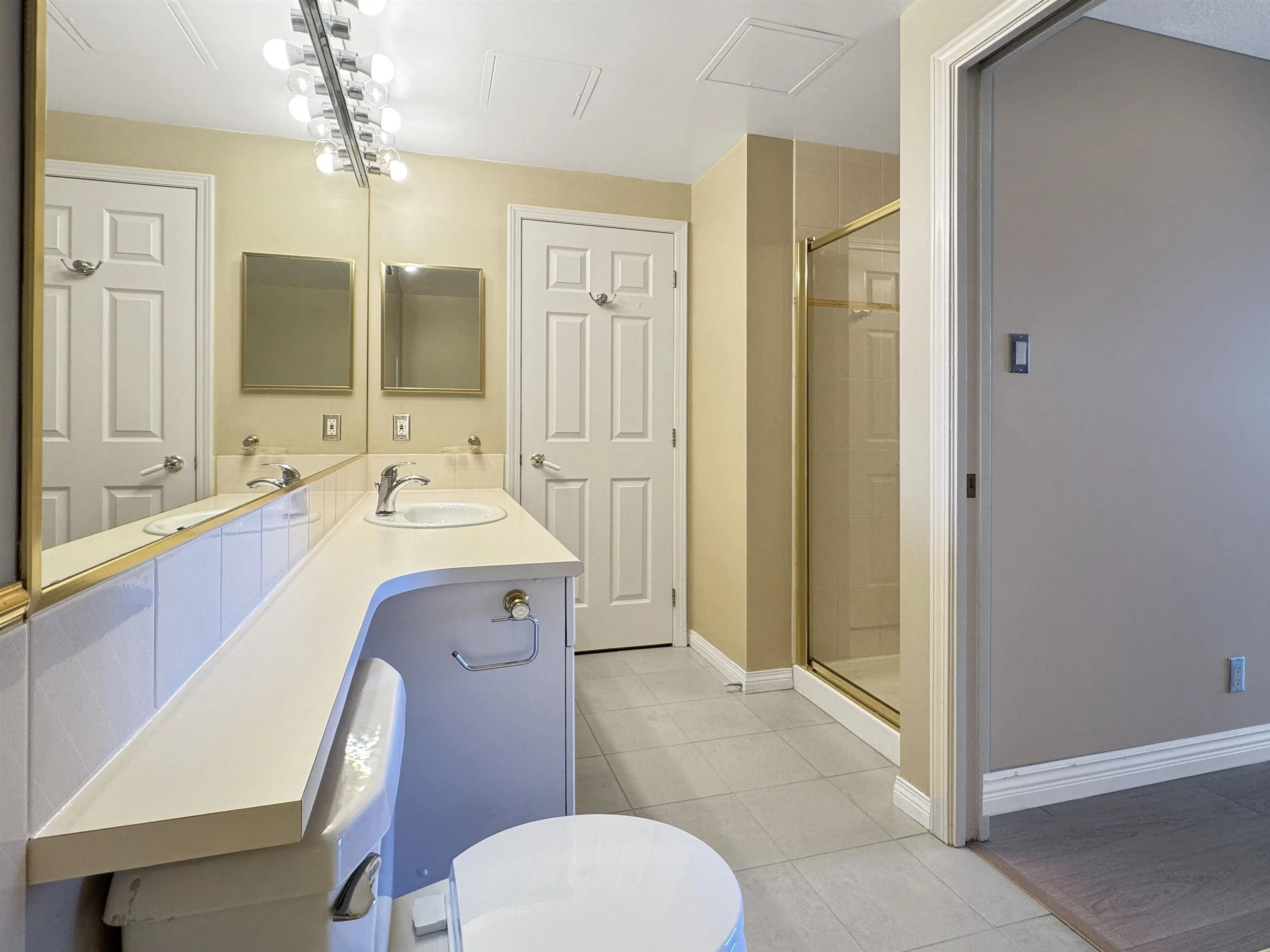 2406 6188 Patterson Avenue